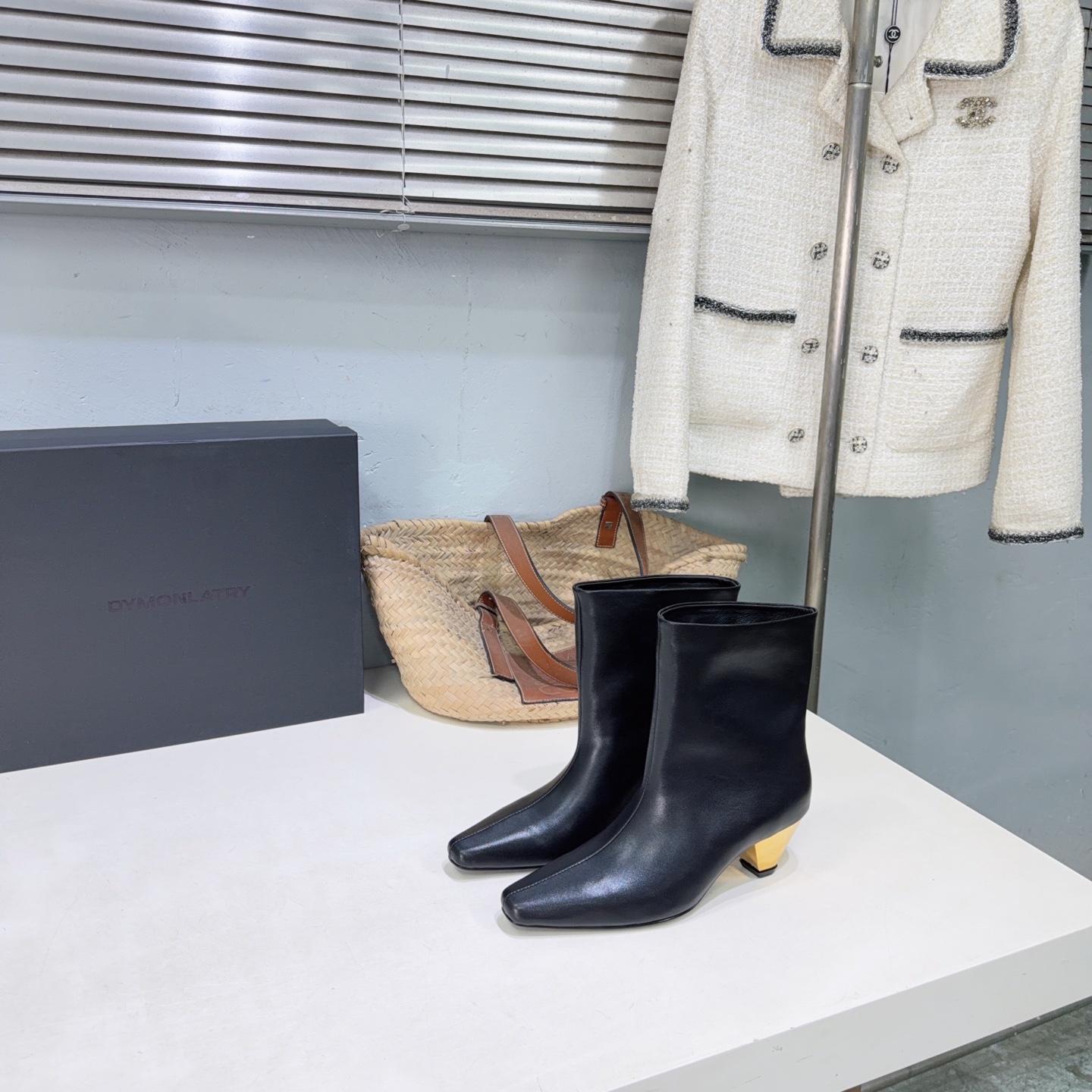 ¡Fábrica de alta calidad! Marca de moda de nicho 🔥DYMONLATRY𝟐𝟔 nuevas botas cortas con punta cuadrada y tacón de met…