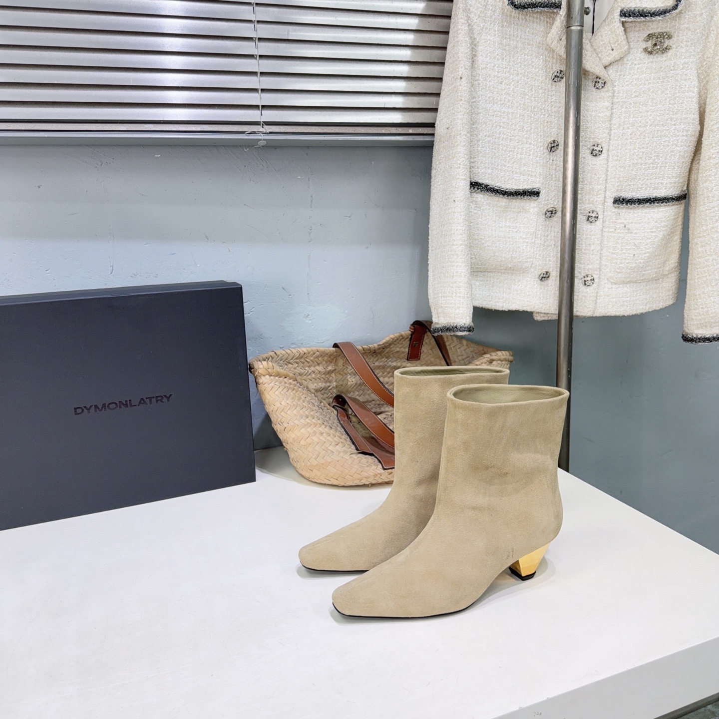 ¡Fábrica de alta calidad! Marca de moda de nicho 🔥DYMONLATRY𝟐𝟔 nuevas botas cortas con punta cuadrada y tacón de met…