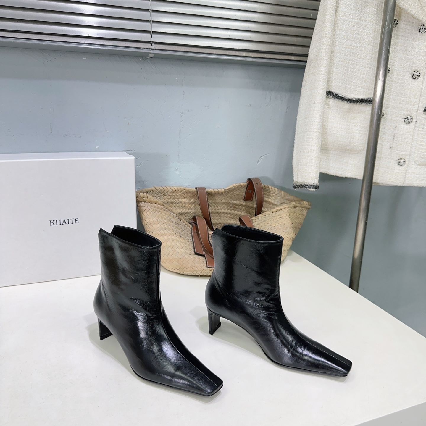 ¡Fábrica de alta calidad! Marca de moda de nicho 🔥khaite26ss ¡nuevas botas cortas con patrón de serpiente y tacón grue…