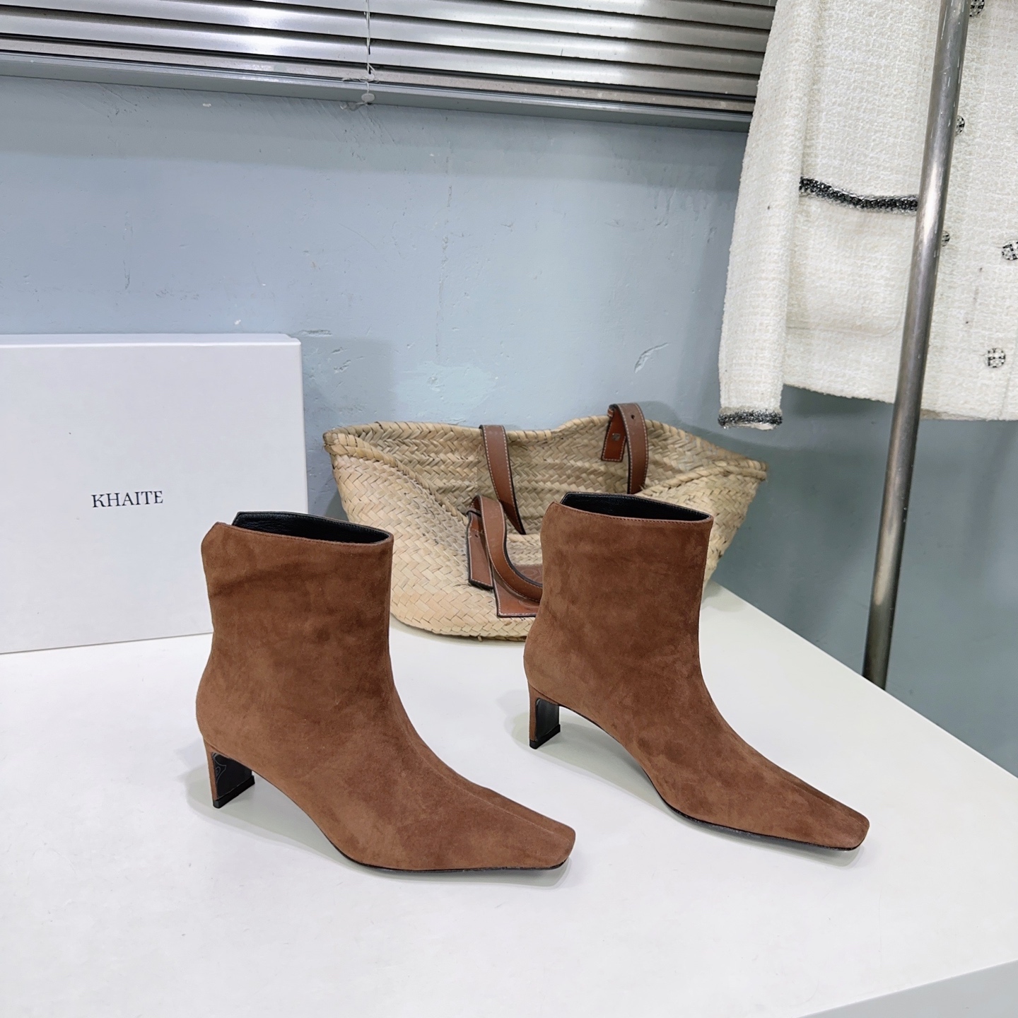 ¡Fábrica de alta calidad! Marca de moda de nicho 🔥khaite26ss ¡nuevas botas cortas con patrón de serpiente y tacón grue…
