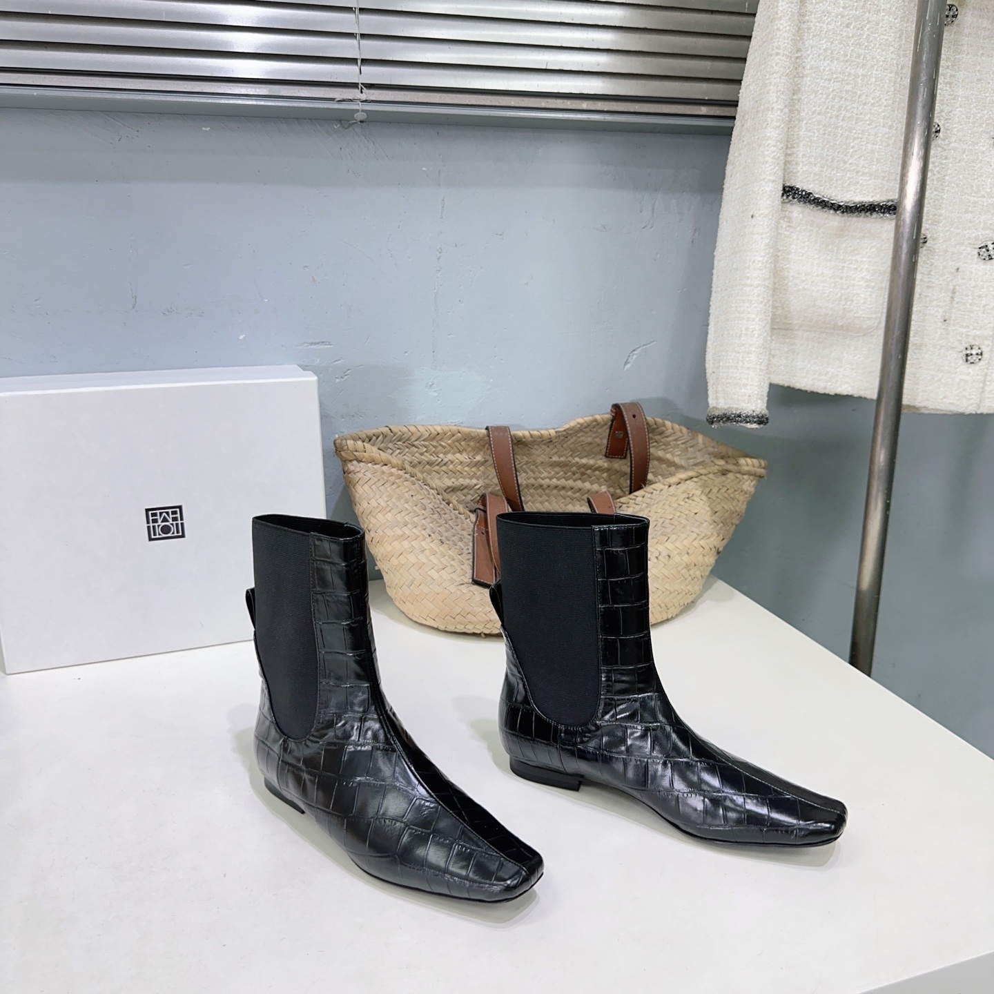 ¡Fábrica de alta calidad! Marca de moda de nicho 🔥Toteme26 ¡nuevas botas cortas con cremallera lateral y tacón plano c…