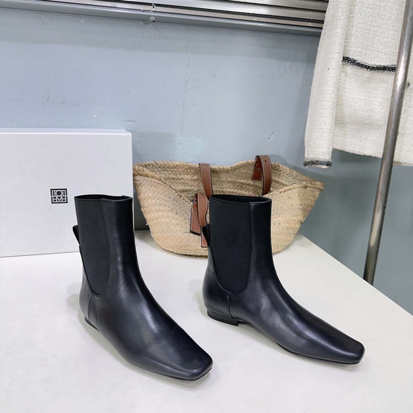 ¡Fábrica de alta calidad! Marca de moda de nicho 🔥Toteme26 ¡nuevas botas cortas con cremallera lateral y tacón plano c…