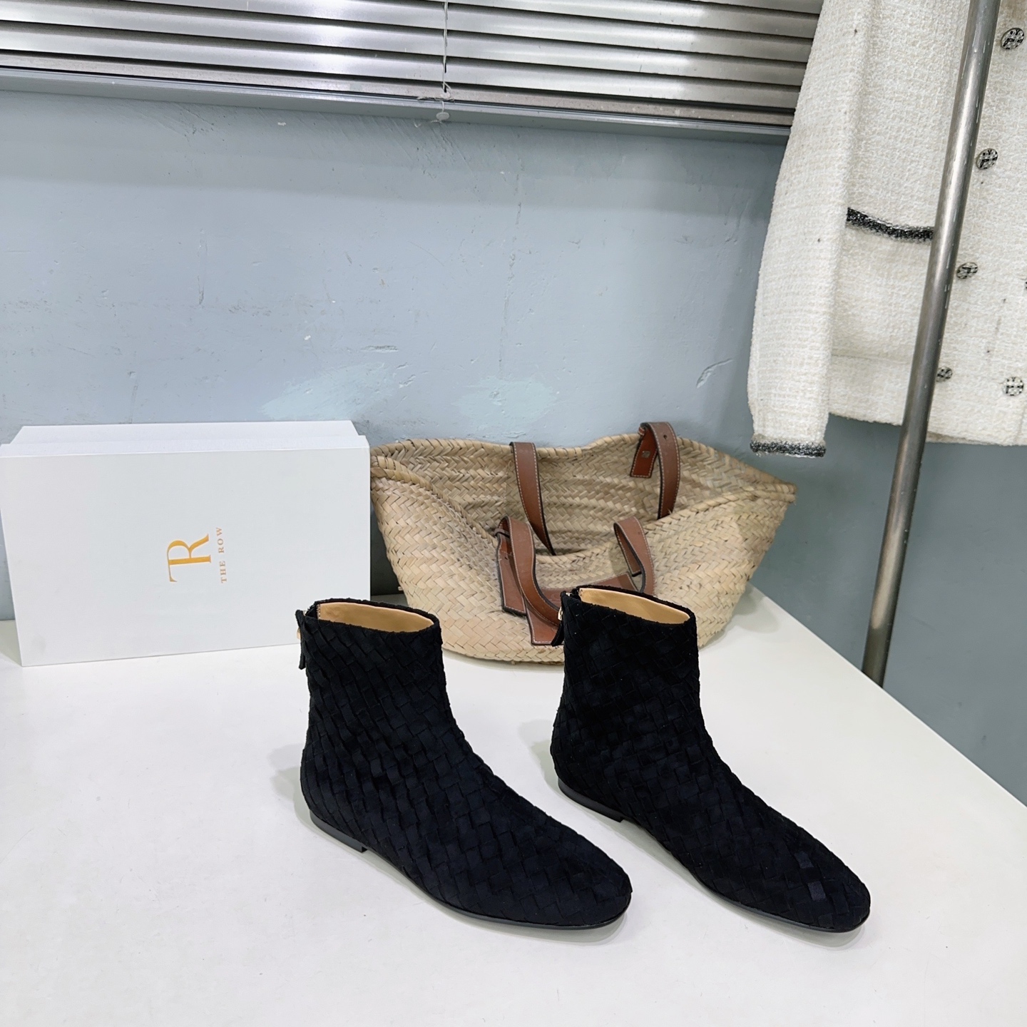 ¡Fábrica de alta calidad! Marca de moda de nicho 🔥Las nuevas botas cortas planas con punta cuadrada tejidas a mano de …