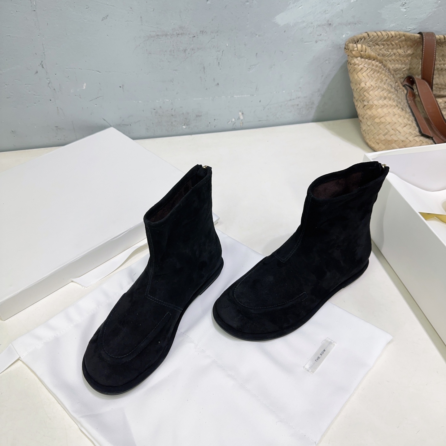 ¡Fábrica de alta calidad! Marca de moda de nicho 🔥¡Las nuevas botas cortas planas con cremallera trasera y punta redon…