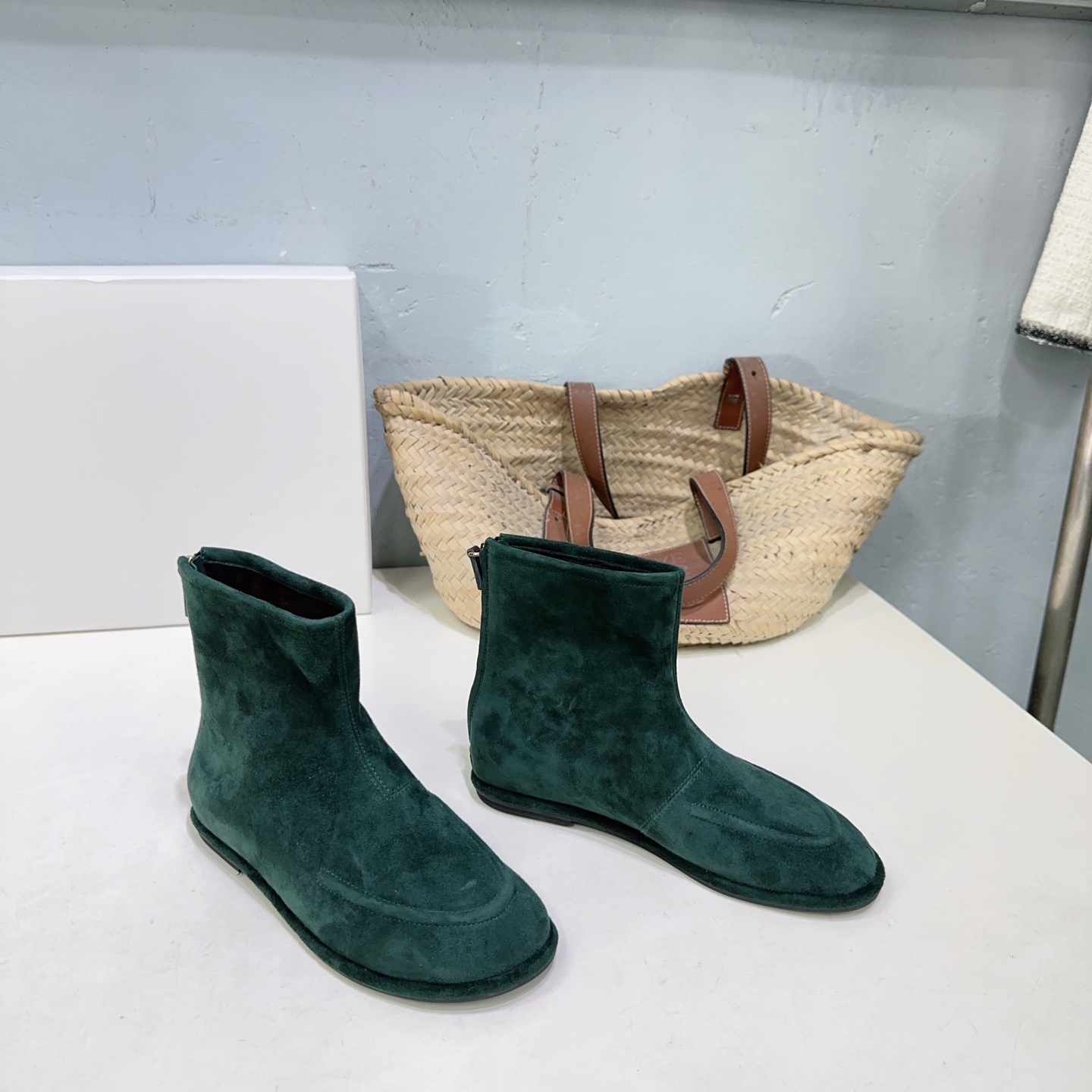 ¡Fábrica de alta calidad! Marca de moda de nicho 🔥¡Las nuevas botas cortas planas con cremallera trasera y punta redon…