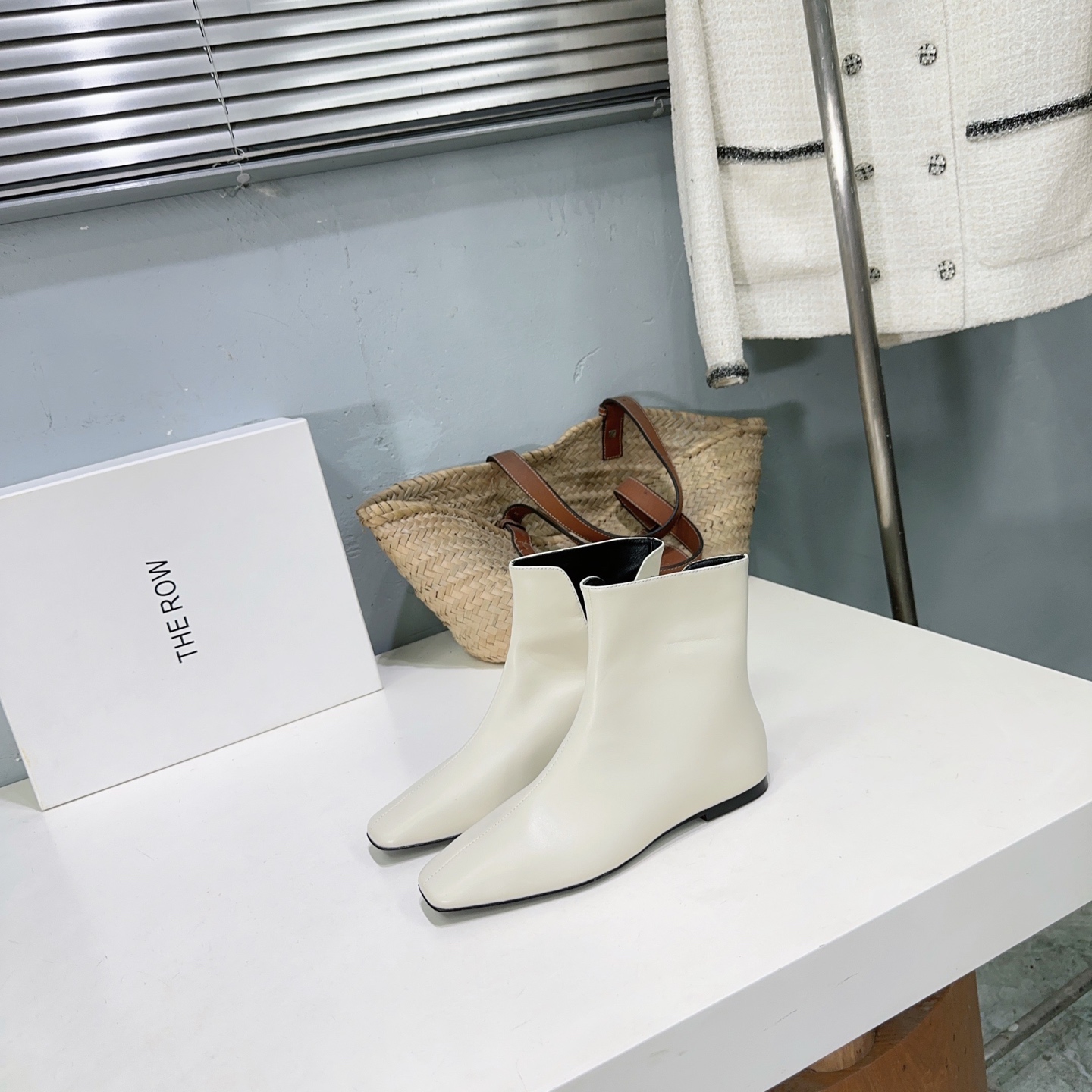 ¡Fábrica de alta calidad! Marca de moda de nicho 🔥 ¡Las nuevas botas cortas planas con punta cuadrada, pequeñas y senc…