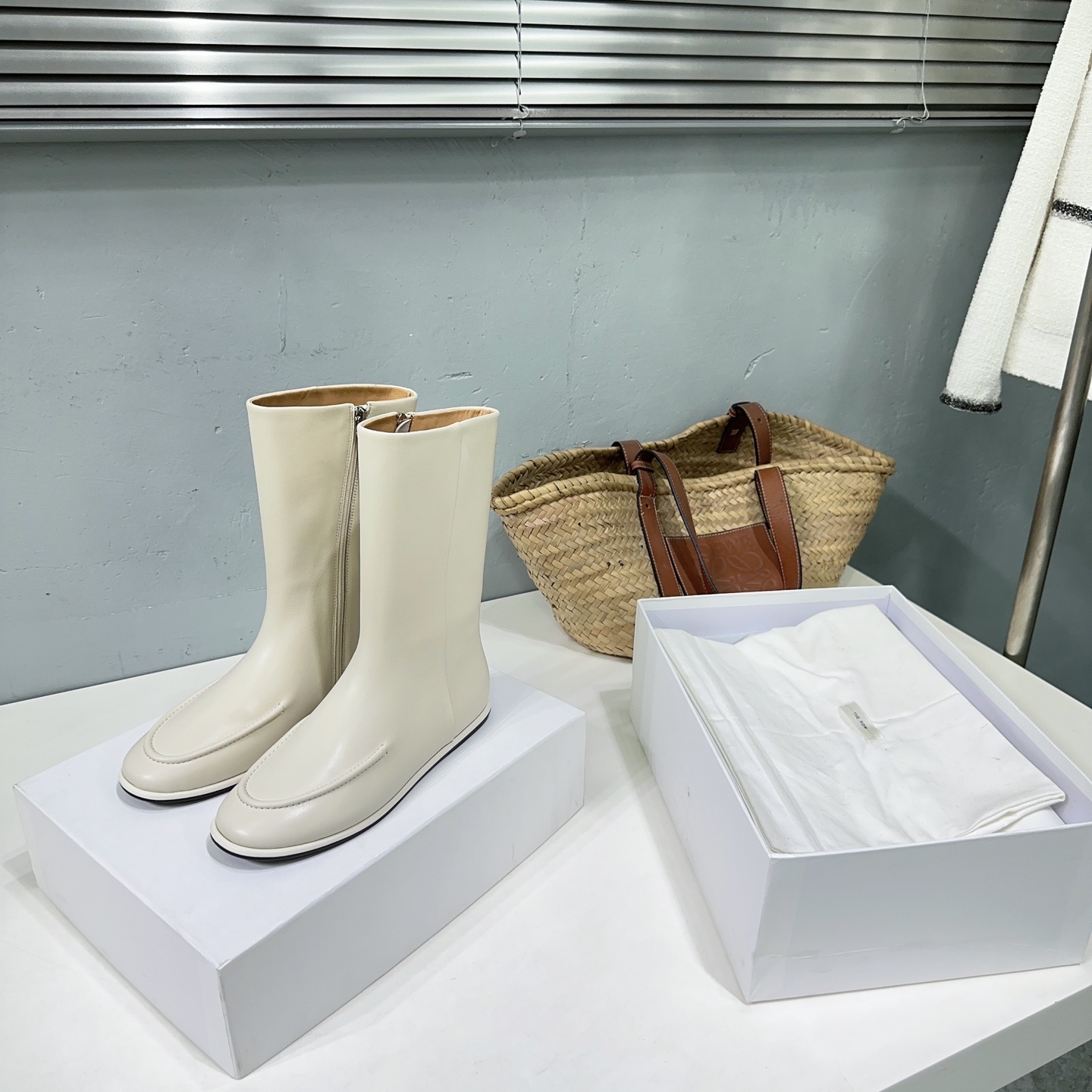 ¡Fábrica de alta calidad! 🔥 ¡Las botas cortas planas con punta redonda y cremallera lateral simple de otoño e invierno…