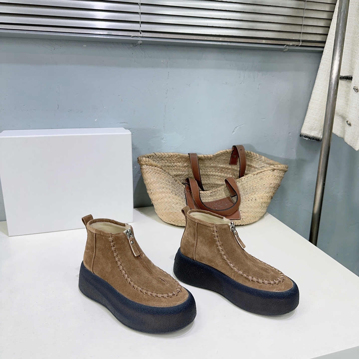 ¡Fábrica de alta calidad! Marca de moda de nicho 🔥Botas cortas con cremallera frontal y suela gruesa con plataforma de…