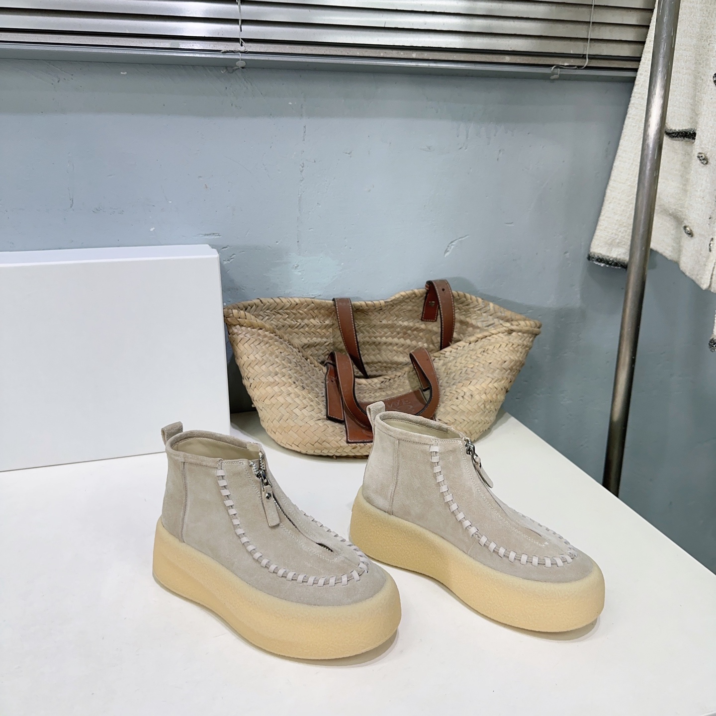 ¡Fábrica de alta calidad! Marca de moda de nicho 🔥Botas cortas con cremallera frontal y suela gruesa con plataforma de…