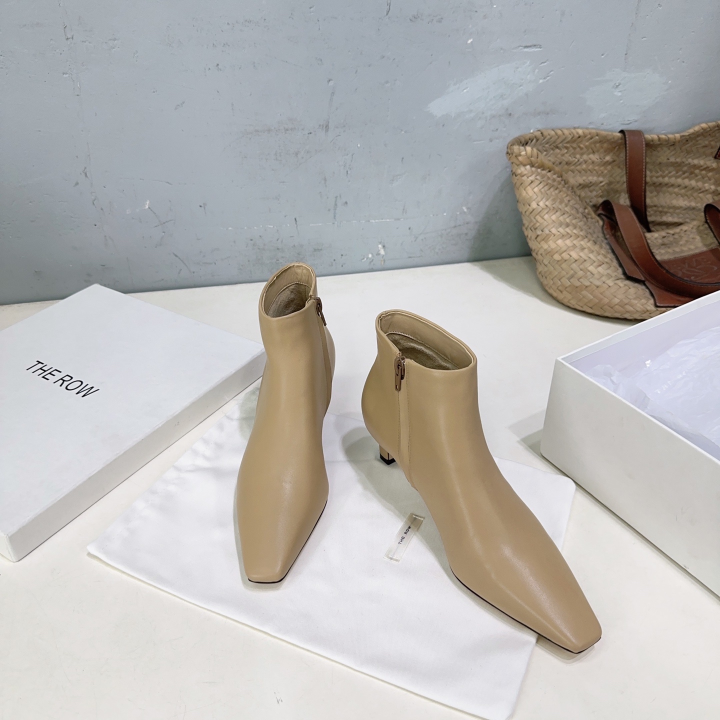 ¡Fábrica de alta calidad! Marca de moda de nicho 🔥THE ROW26 ¡Nuevas botas cortas y zapatos nude con tacón de gato y pu…
