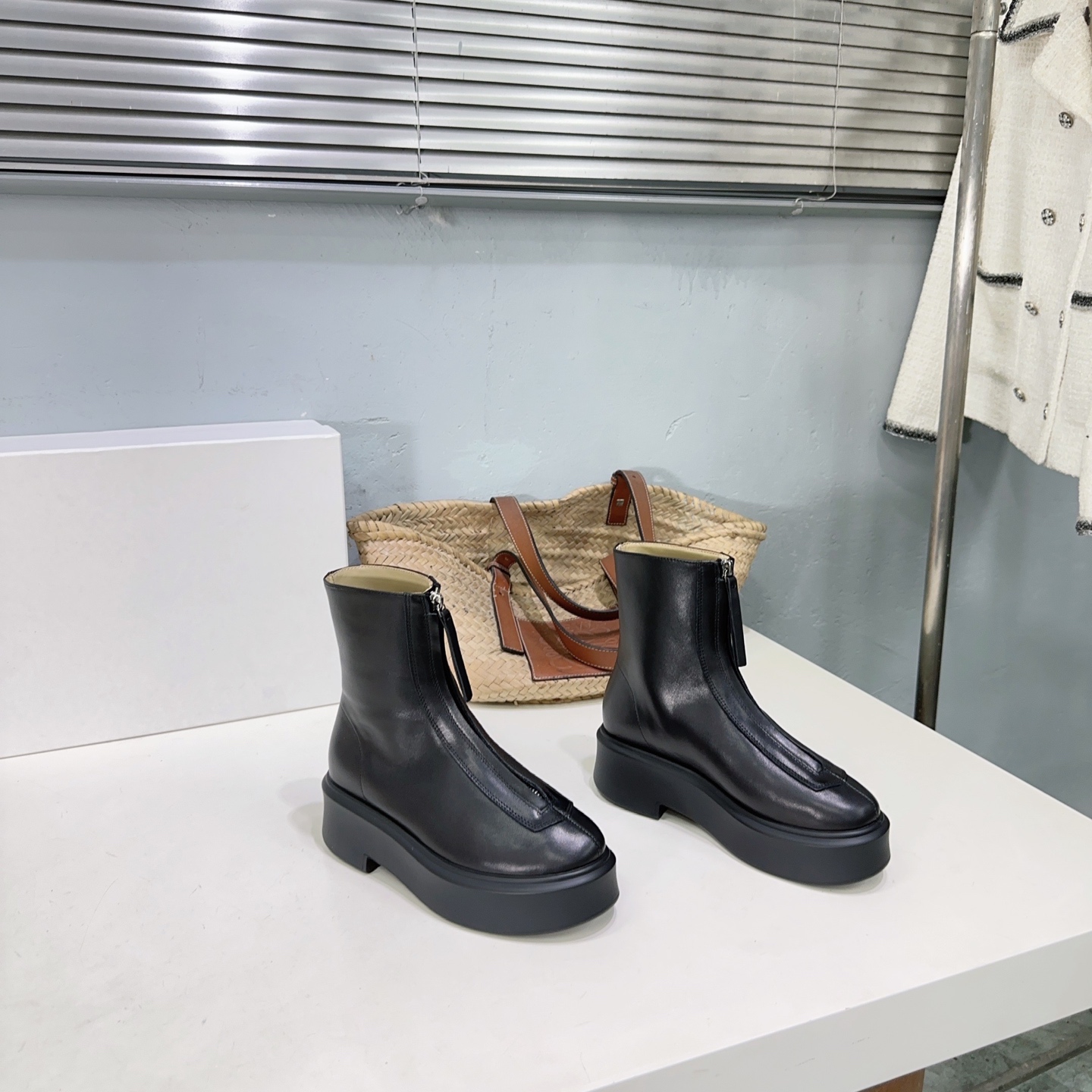 ¡Fábrica de alta calidad! Marca de moda de nicho 🔥Botas cortas con cremallera frontal del mismo estilo de Liu Wen con …