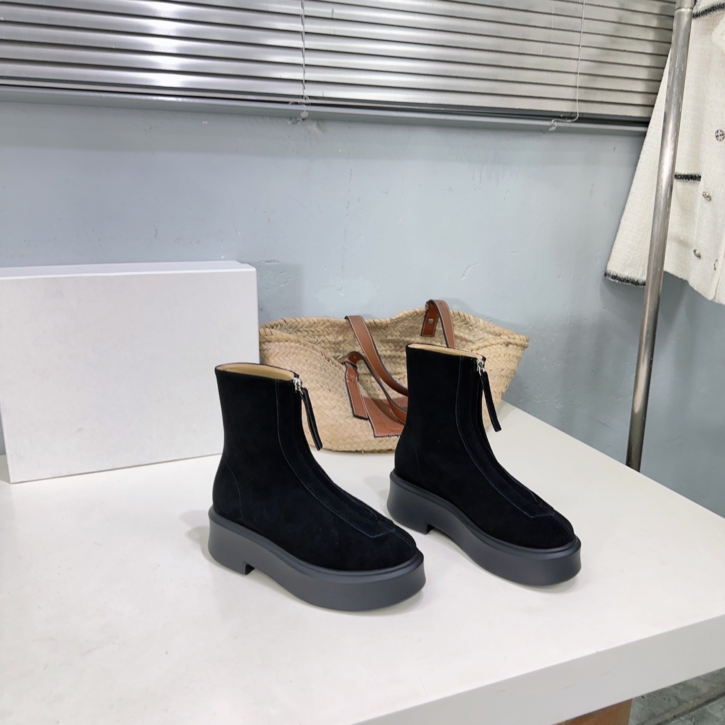 ¡Fábrica de alta calidad! Marca de moda de nicho 🔥Botas cortas con cremallera frontal del mismo estilo de Liu Wen con …