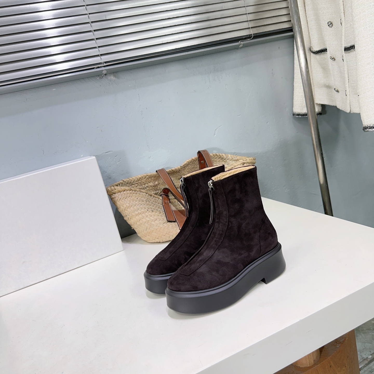 ¡Fábrica de alta calidad! Marca de moda de nicho 🔥Botas cortas con cremallera frontal del mismo estilo de Liu Wen con …