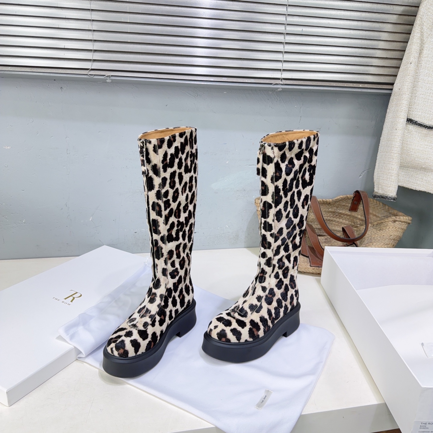 ¡Fábrica de alta calidad! Marca de moda de nicho 🔥Botas de suela gruesa con plataforma y cremallera frontal de otoño e…