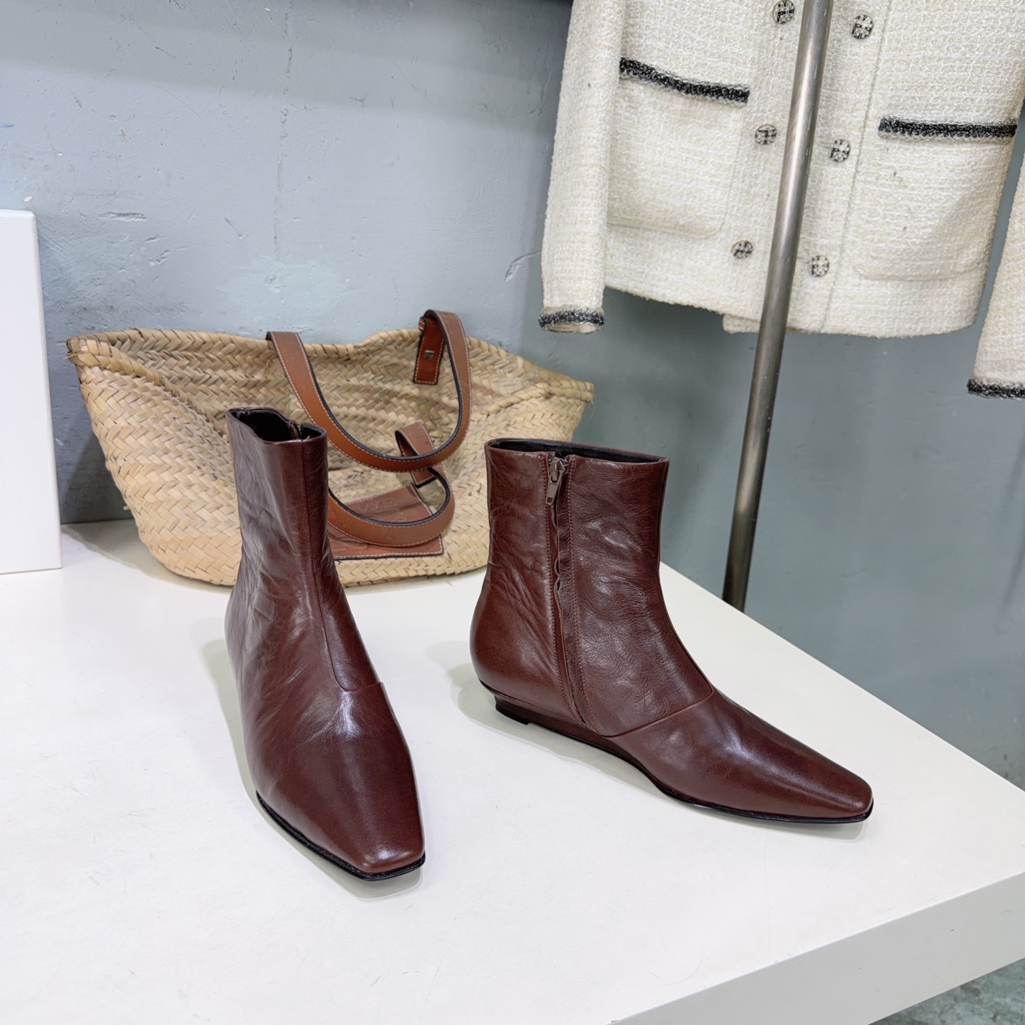 ¡Fábrica de alta calidad! Marca de moda de nicho 🔥THE ROW26 ¡Nuevas botas cortas pequeñas con punta cuadrada y tacón d…