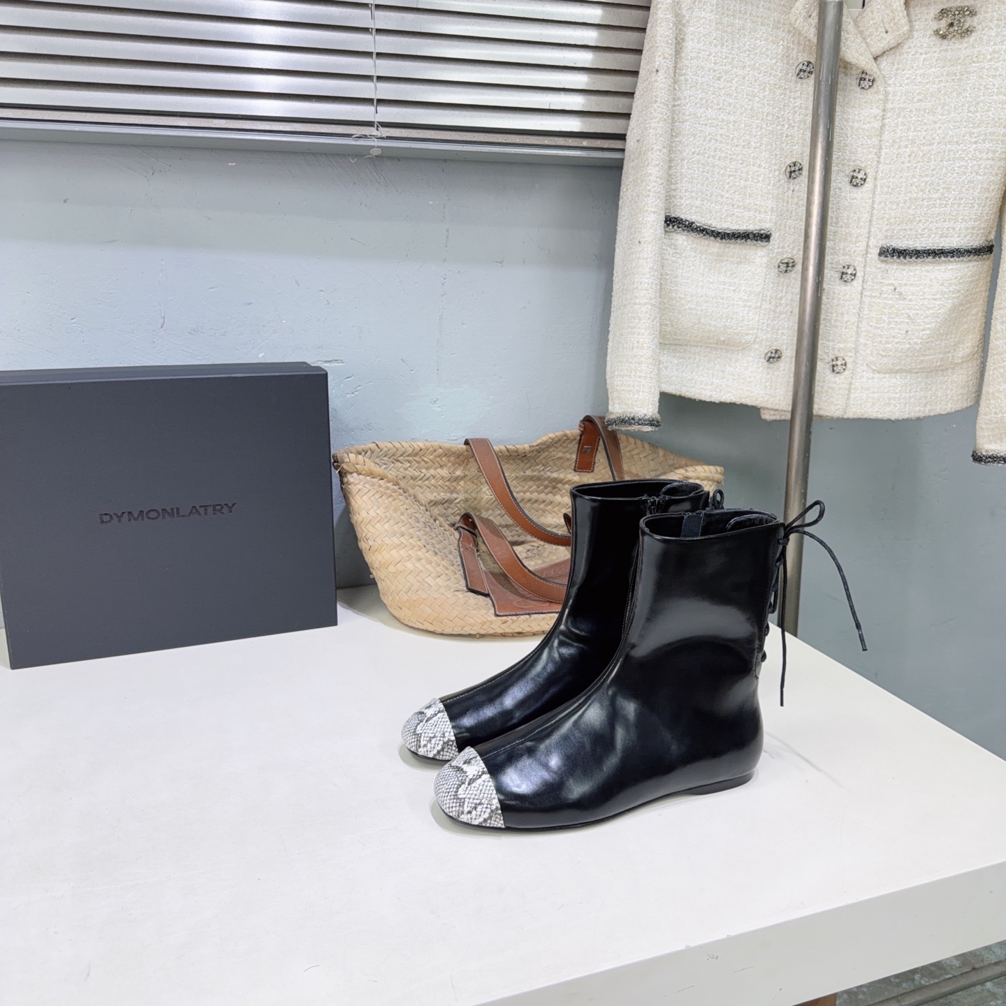 ¡Fábrica de alta calidad! Marca de moda de nicho 🔥DYMONLATRTY𝟐𝟔𝐀𝐖Nuevas botas cortas planas con punta redonda y ti…