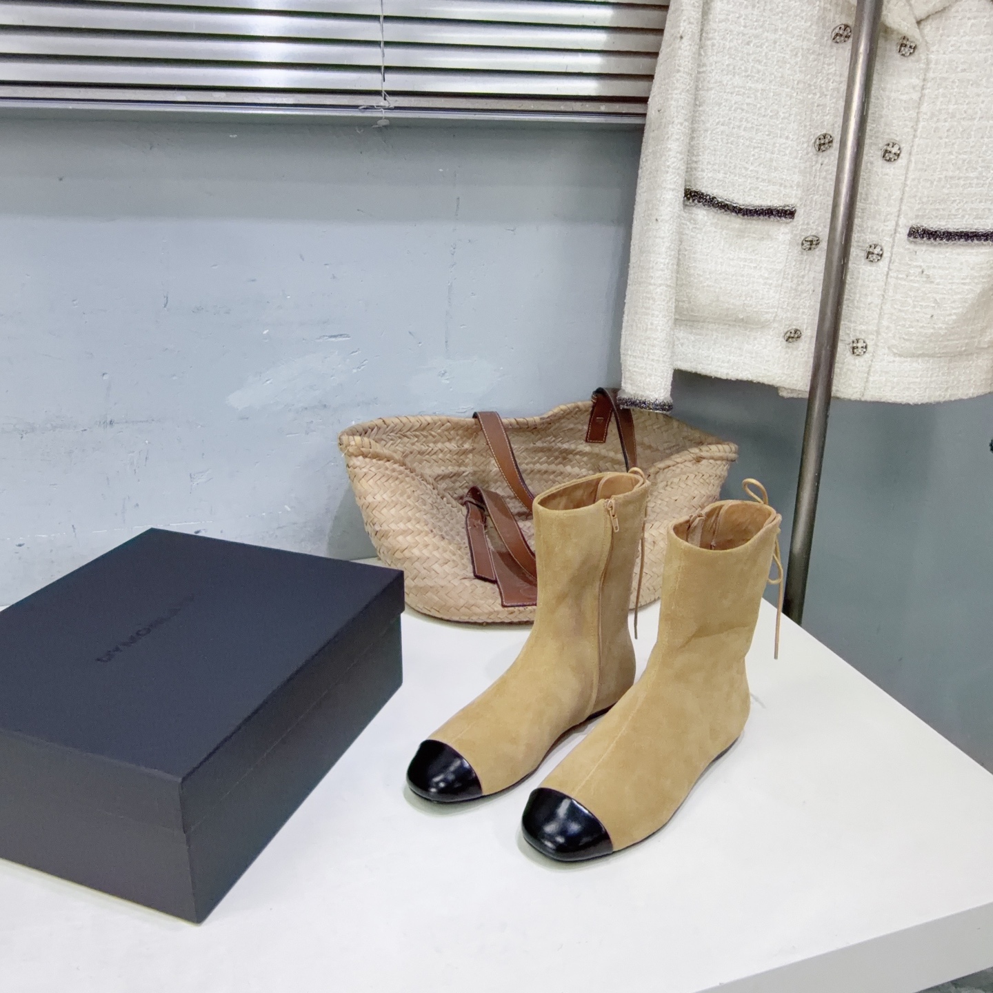 ¡Fábrica de alta calidad! Marca de moda de nicho 🔥DYMONLATRTY𝟐𝟔𝐀𝐖Nuevas botas cortas planas con punta redonda y ti…