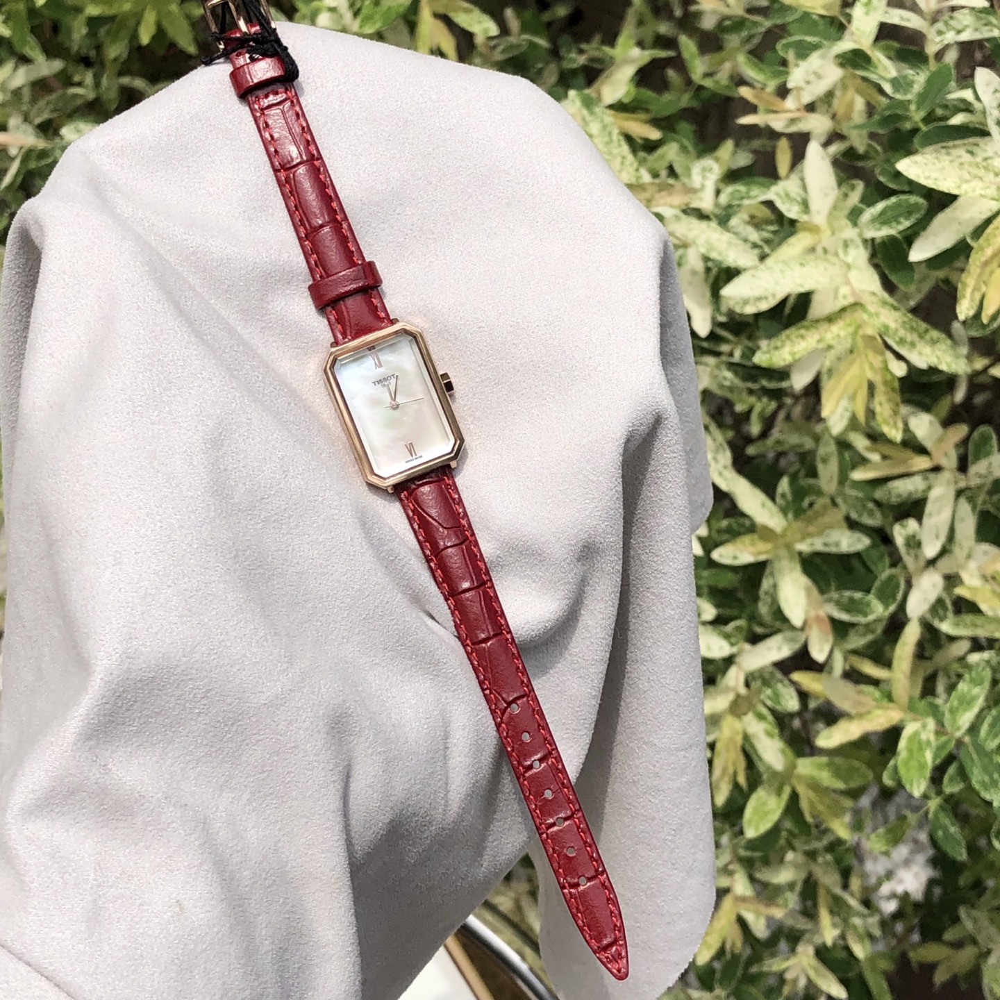 NO:859364,Tissot 3 White Fritillary Red Strap Model,,tissot19860909天梭 3 白贝母红表带款,,tissot,Watch