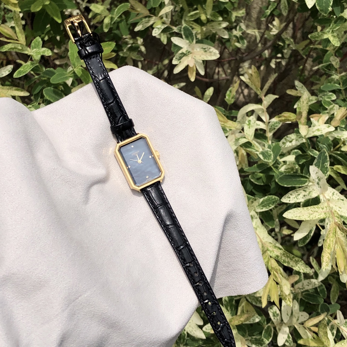 NO:859376,Tissot 4 black mother-of-pearl model, Cool Sa sister’s exclusive black mother-of-pearl dial has a mysterious cold tone, matched with a gold case and diamond-decorated scales, it is low-key and aura, and it is highly compatible with Yu Shuxin’s private server style, tissot19860909天梭 4黑贝母款 酷飒姐姐专属黑贝母表盘自带神秘冷调, 搭配金色表壳和钻饰刻度,低调又有气场, 和虞书欣的私服风格适配度超高,,tissot,Watch
