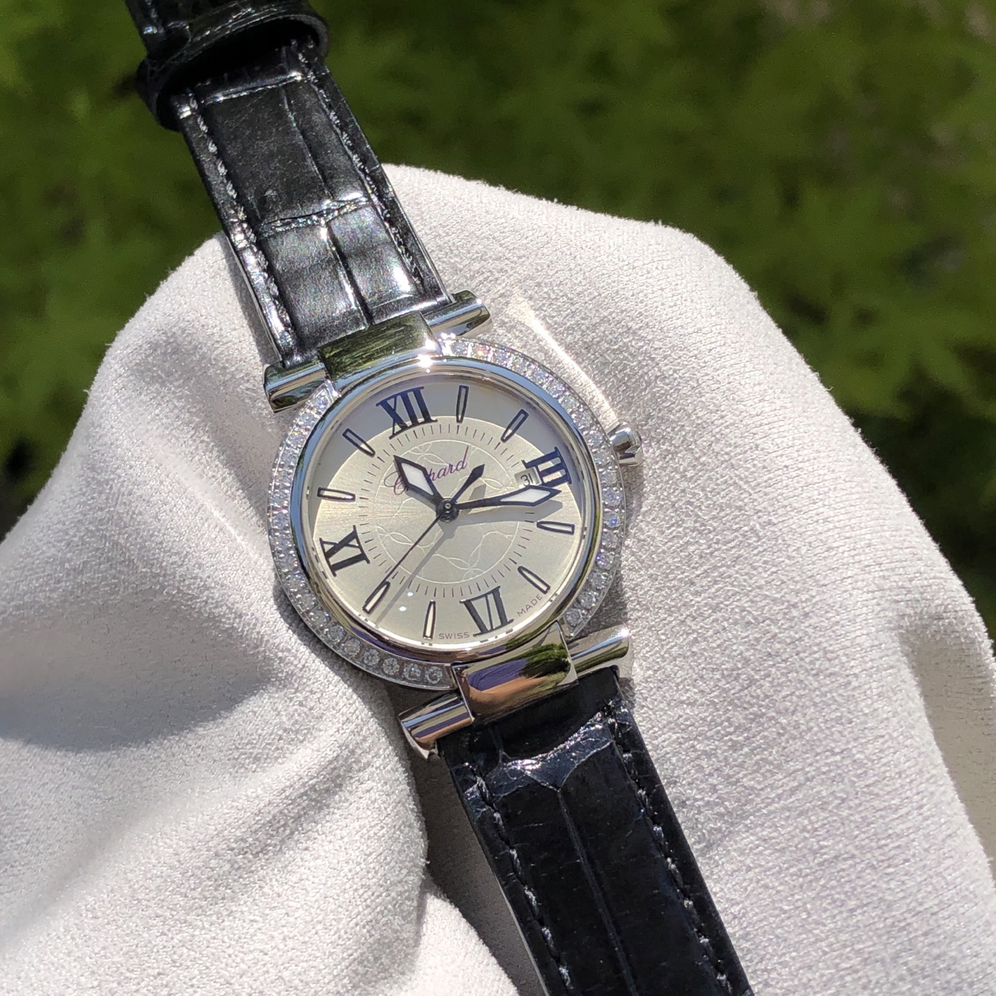 NO:924368,Our smart watch is equipped with 36 1.4mm sparkling diamonds, which is the ultimate principle of freshness and elegance.19860909我们这灵动的手表配上36颗1.4mm的闪耀钻石,那更加是清新和优雅的终极原则,,Watch