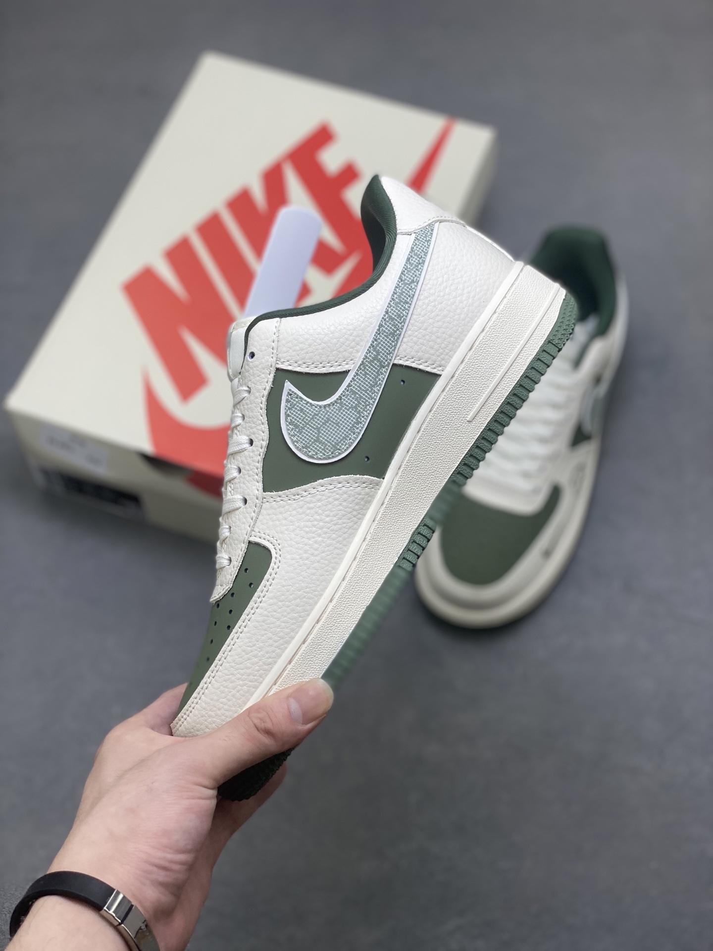 Nike Air Force 1 '07 Low Green/White Custom Sneakers Limited Edition 4 i1750959062645 6881 0 2