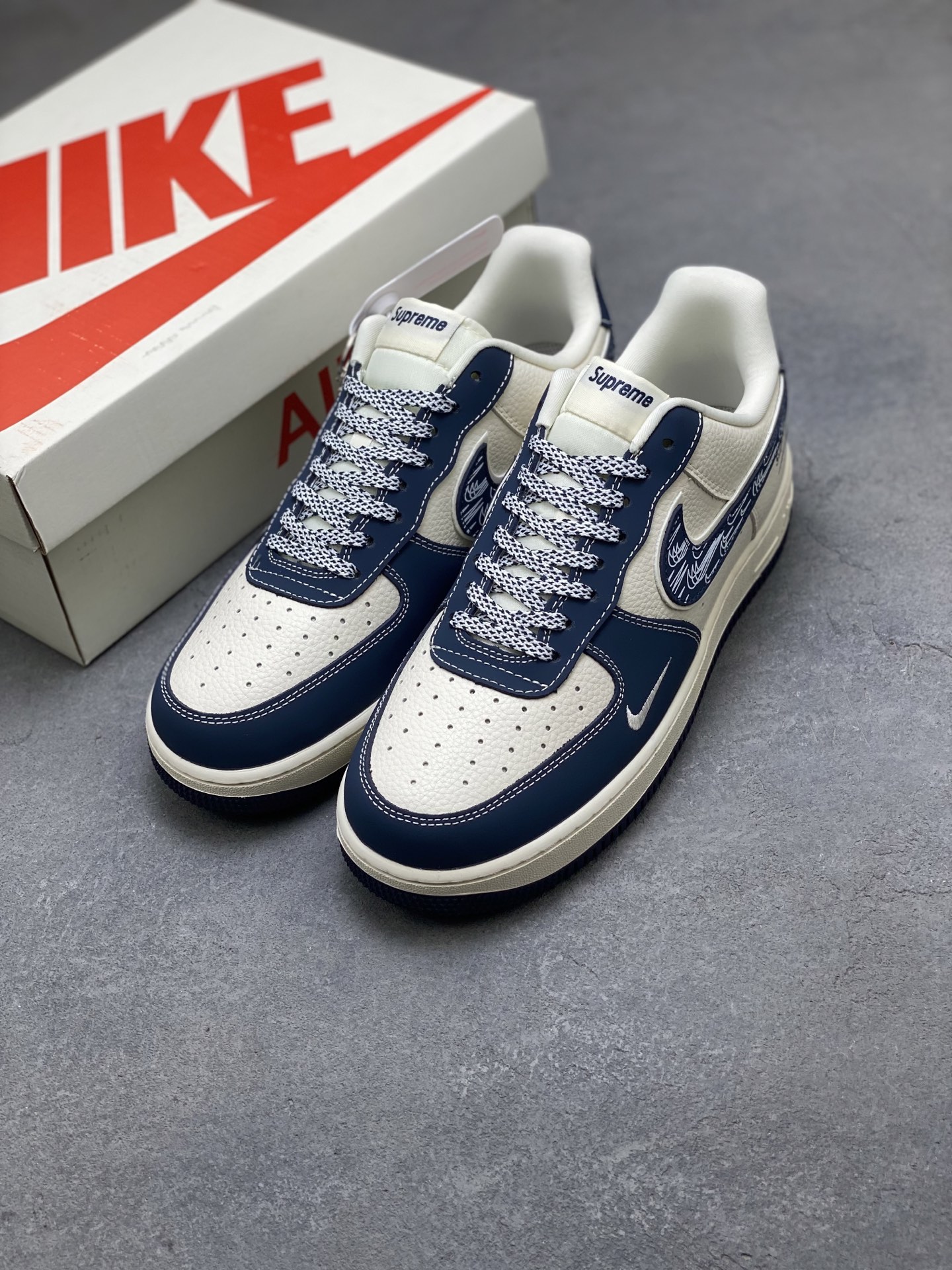 Nike Air Force 1 '07 Low Supreme Collab Sneakers - Navy Blue/White 9 i1751398111616 430 0 7