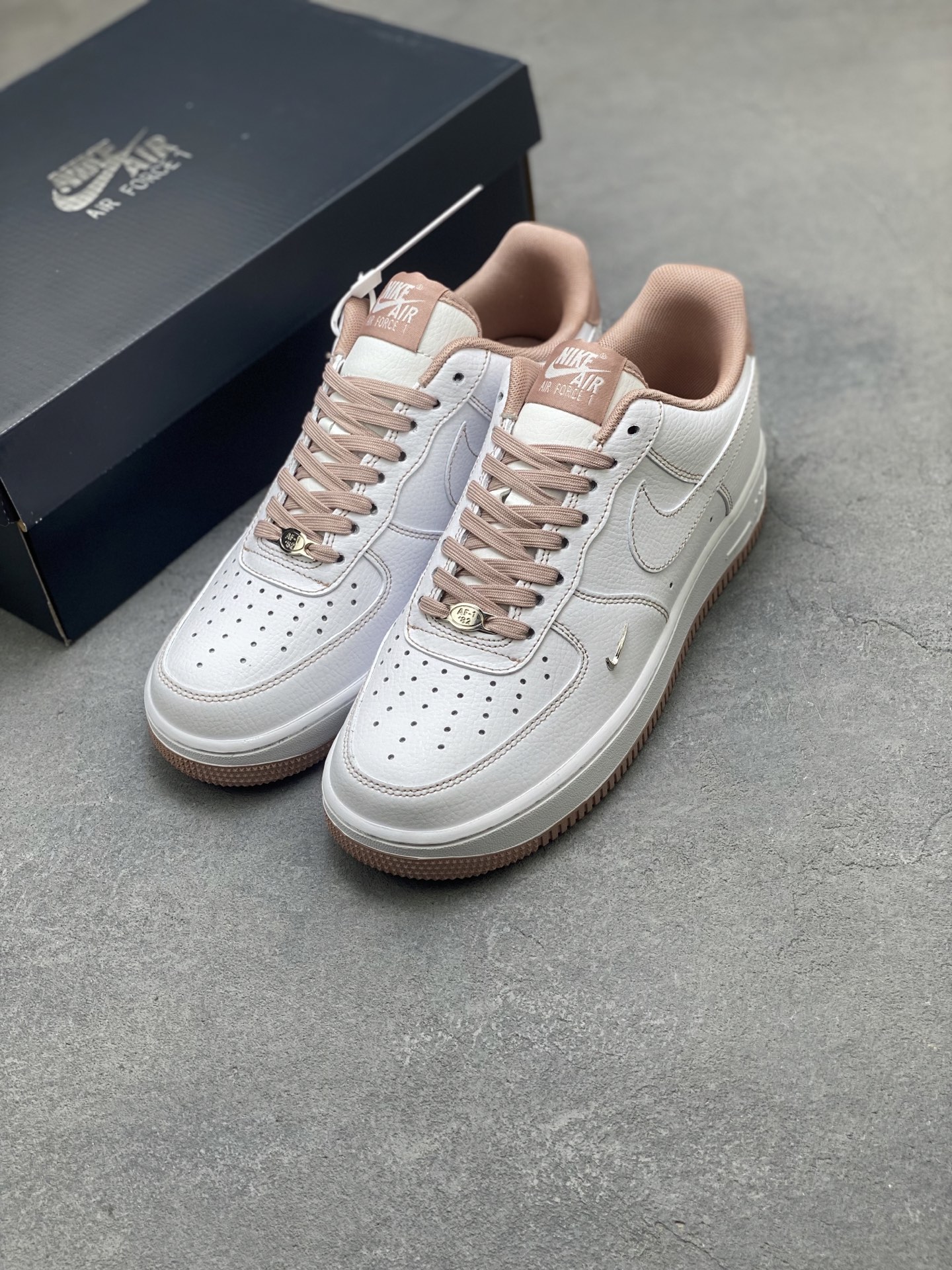 Nike Air Force 1 '07 Low White/Rose Gold Women's Casual Shoes IB6543-100 9 i1751992520931 3762 0 7