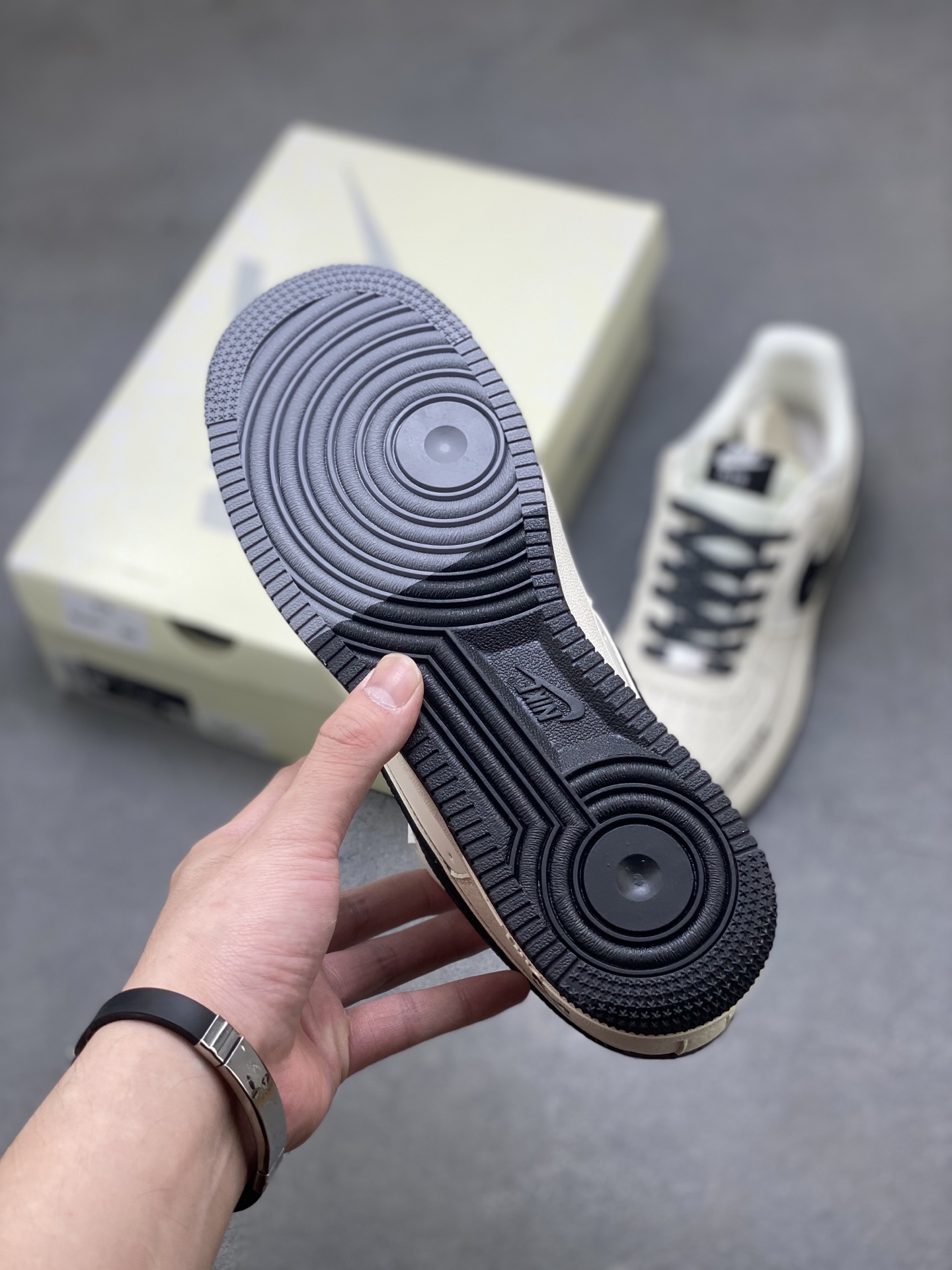Nike Air Force 1 '07 Low Sneakers: Off-White Edition, Limited Release 7 i1751992652910 3995 0 5