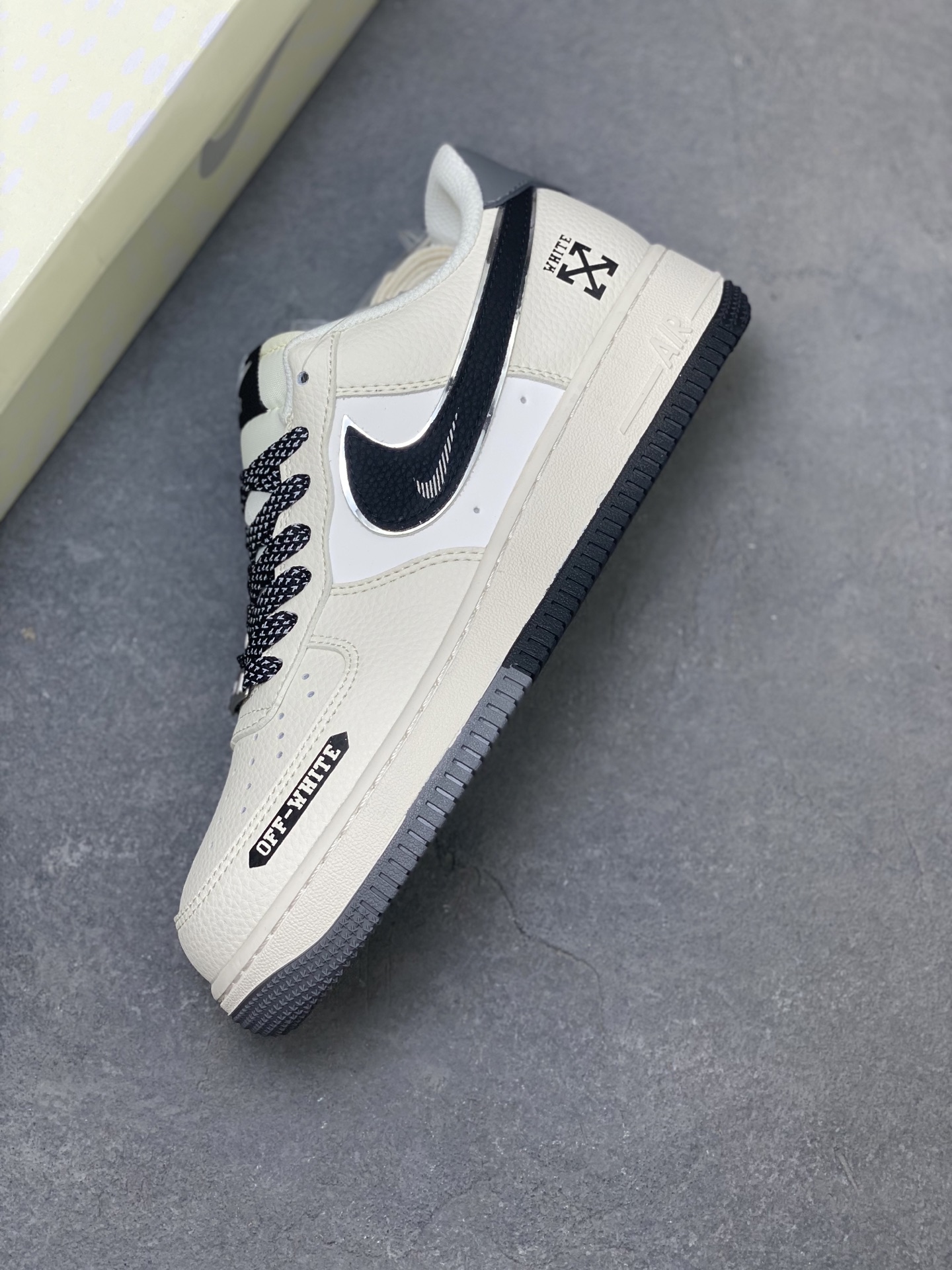 Nike Air Force 1 '07 Low Sneakers: Off-White Edition, Limited Release 8 i1751992652935 2533 0 6