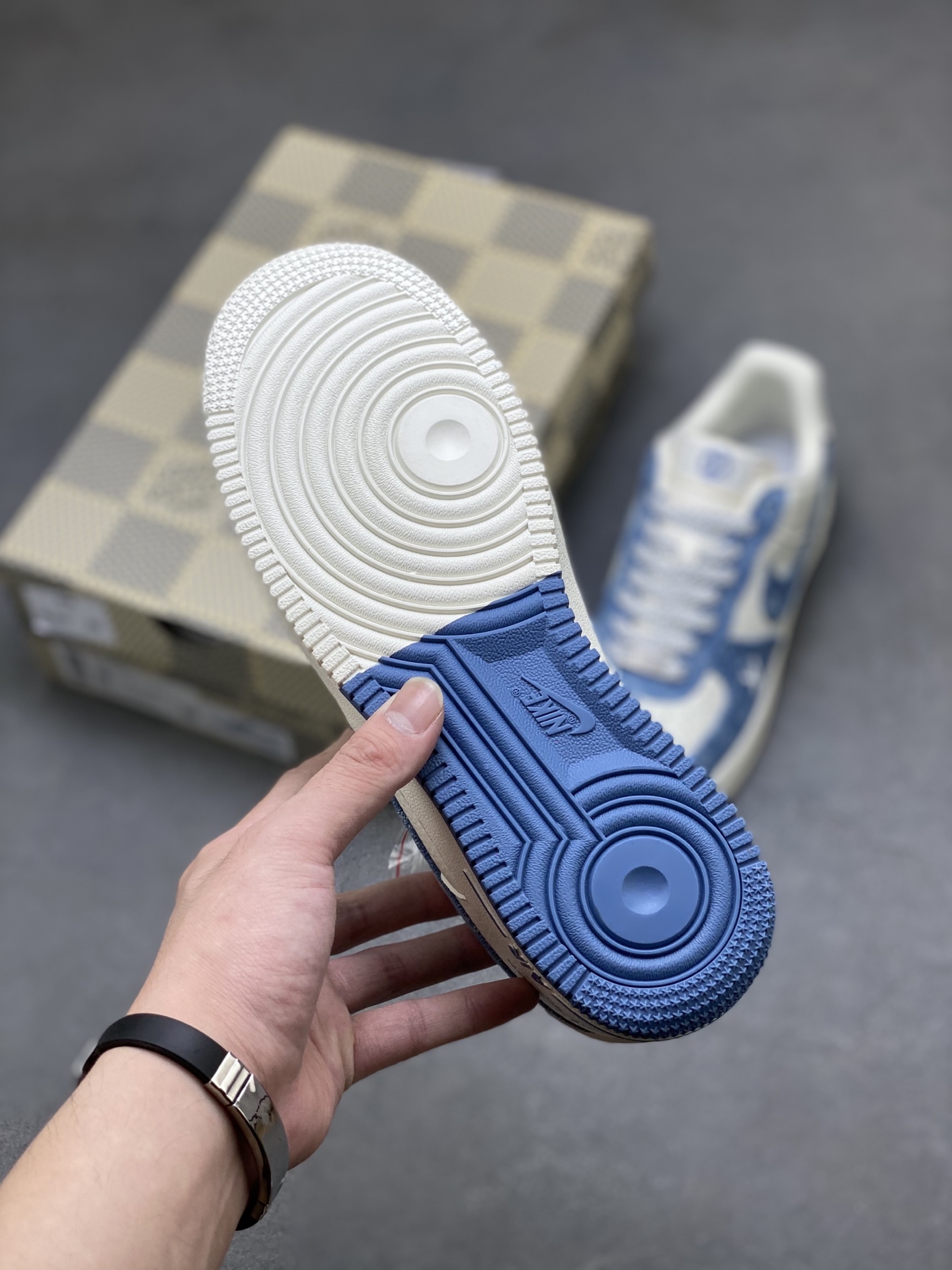 Nike Air Force 1 '07 Low Louis Vuitton Custom Sneakers - Limited Edition 7 i1752854654449 2571 0 5