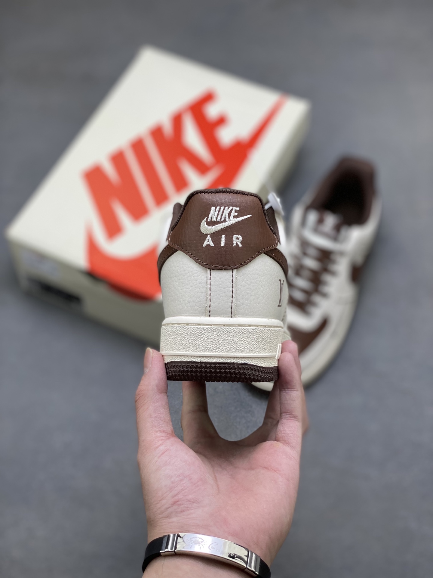 Nike Air Force 1 '07 Low Brown Leather Accents Sneakers Limited Edition 5 i1752854691517 8862 0 3