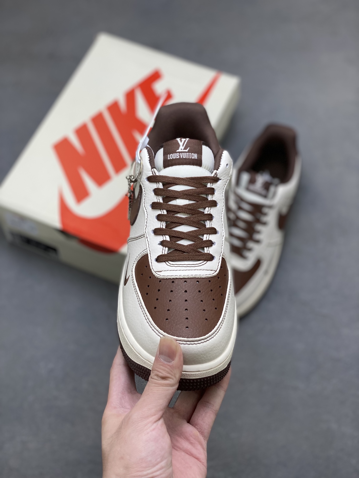 Nike Air Force 1 '07 Low Brown Leather Accents Sneakers Limited Edition 3 i1752854695526 7227 0 1