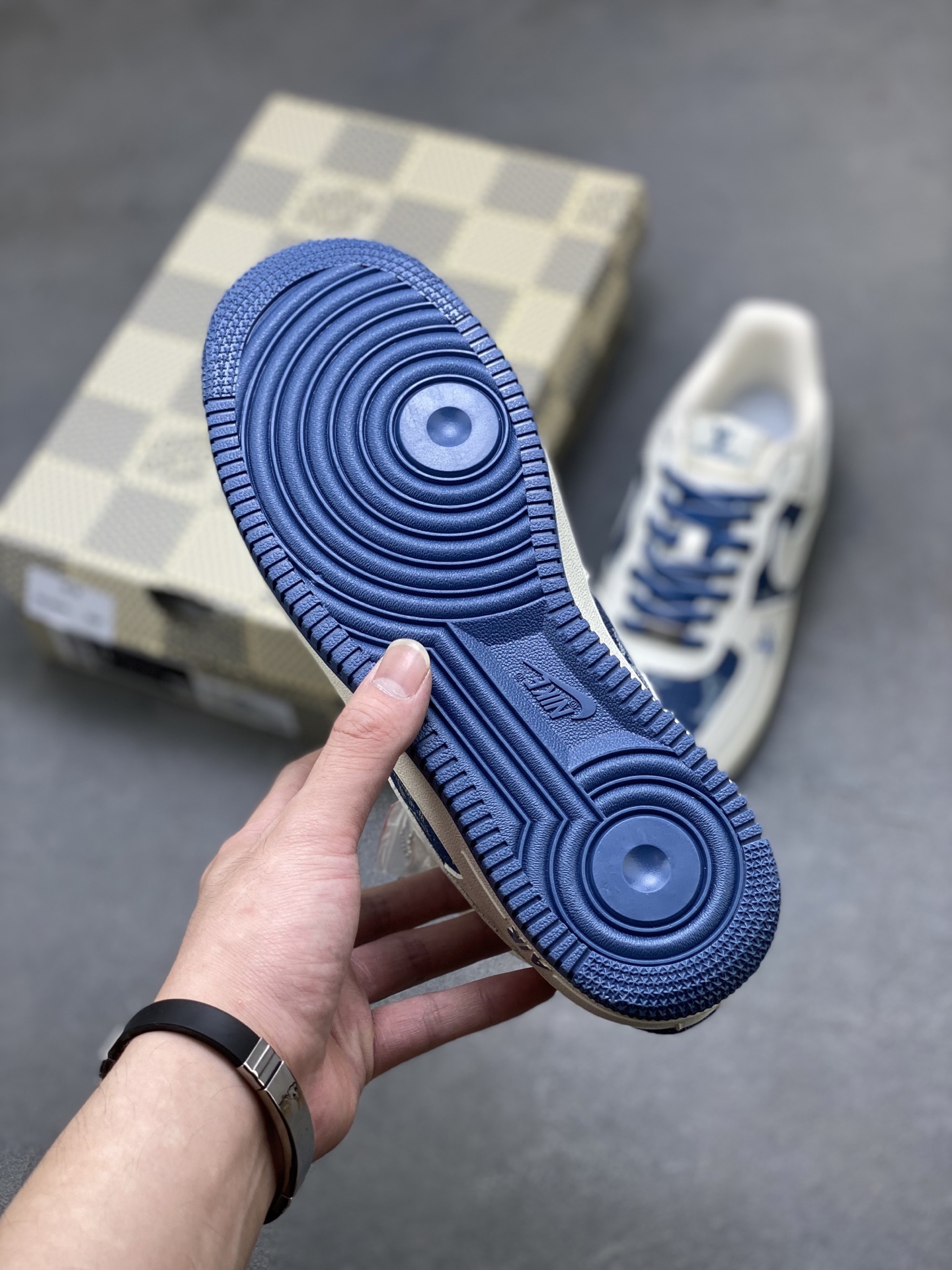Nike Air Force 1 '07 Low Louis Vuitton Custom Sneakers Limited Edition 7 i1753113761117 6706 0 5