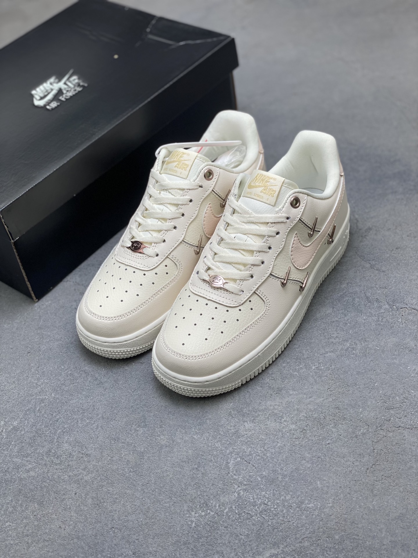 Nike Air Force 1 '07 Low FV8110-181 Ivory with Hook Detail 9 i1753114112766 7727 0 7