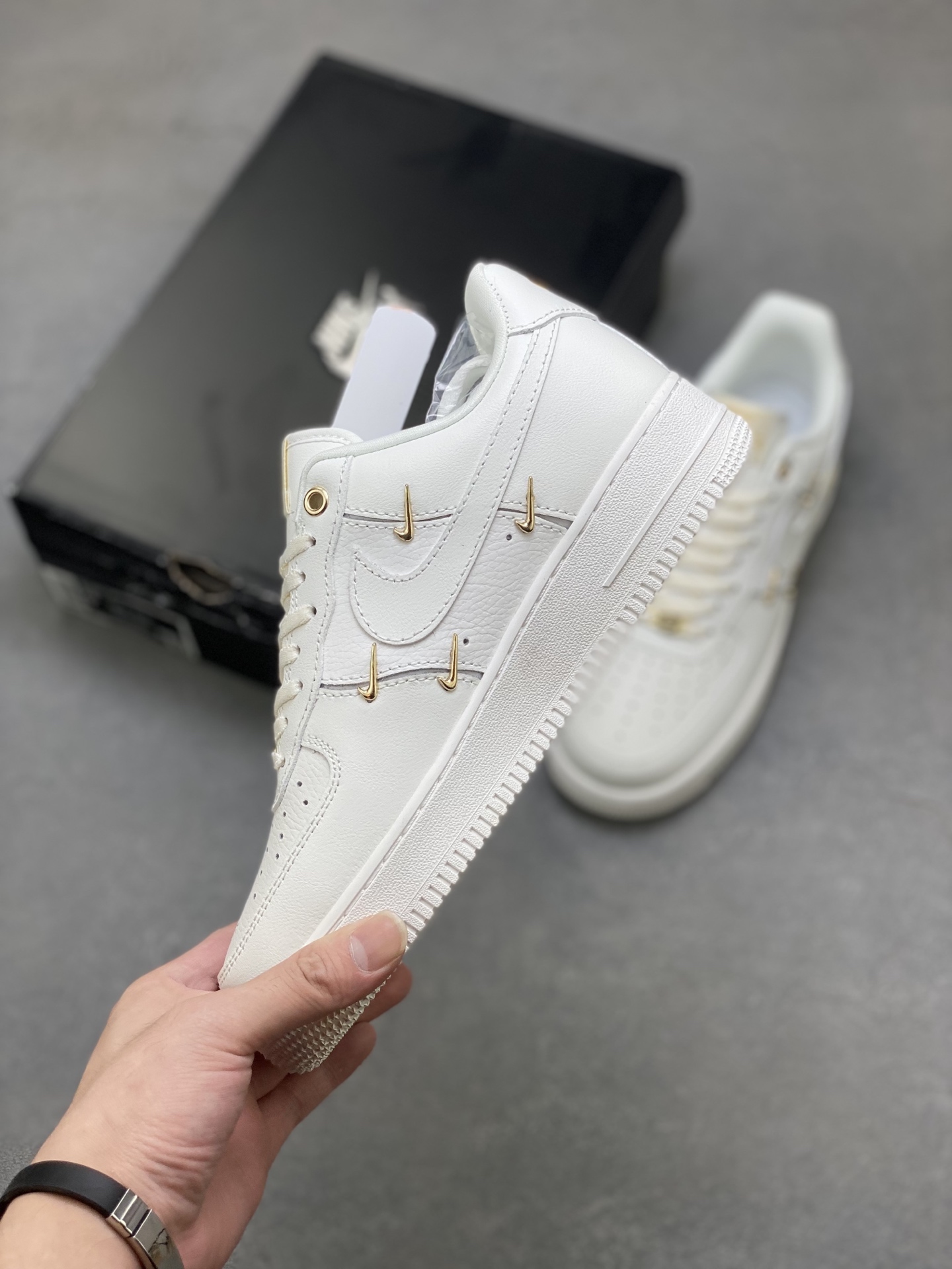 Nike Air Force 1 '07 Low Cream White/Gold Accents - Premium Comfort 4 i1753114150198 7680 0 2