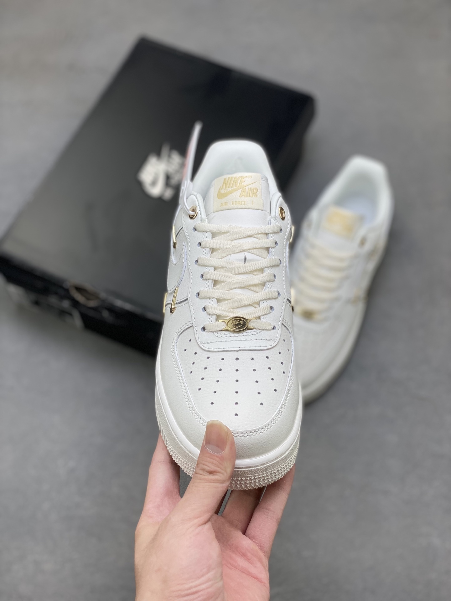 Nike Air Force 1 '07 Low Cream White/Gold Accents - Premium Comfort 3 i1753114162872 1955 0 1