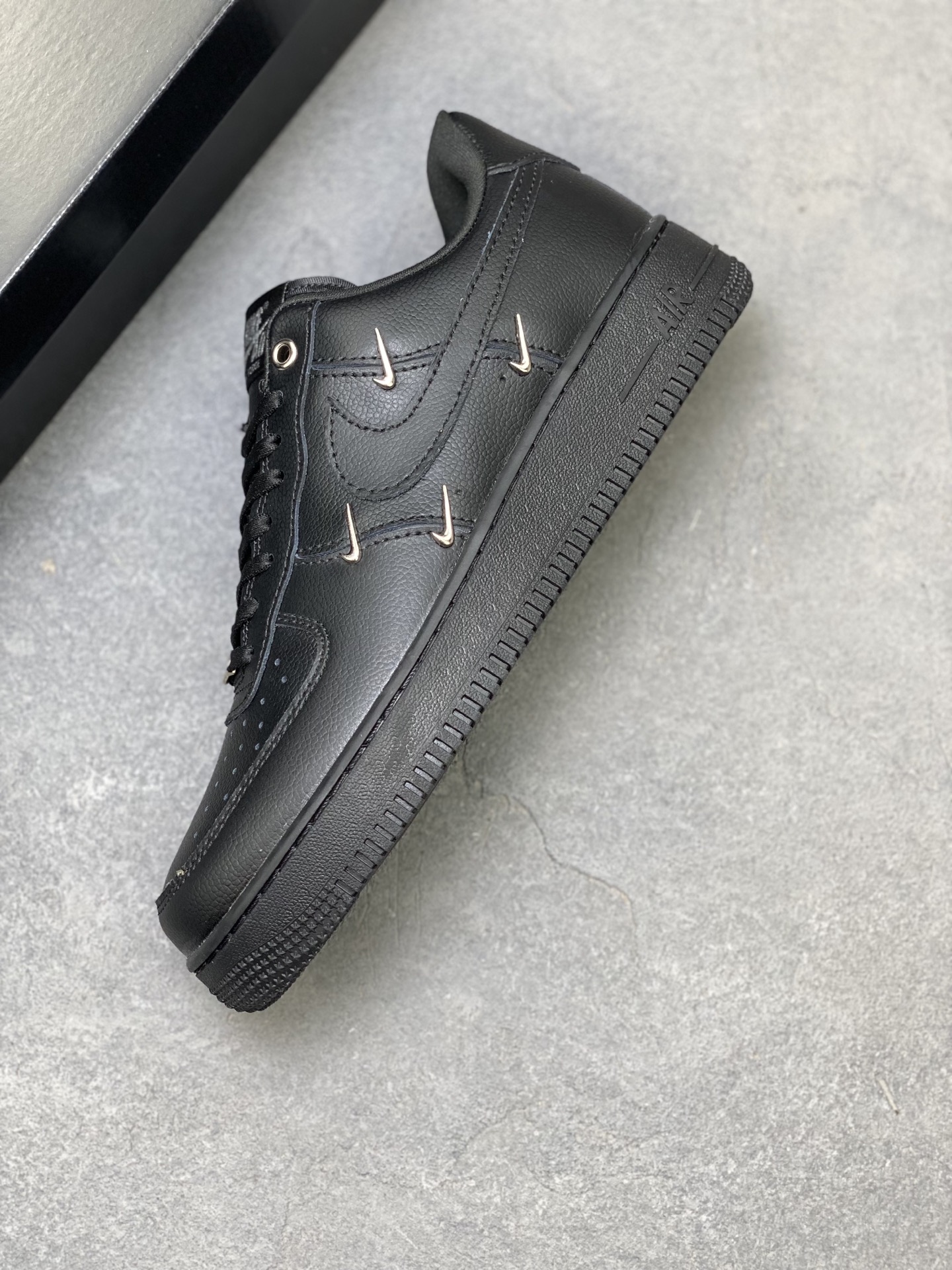 Nike Air Force 1 '07 Low Black with Metal Accents - Limited Edition 8 i1753114301474 3955 0 6