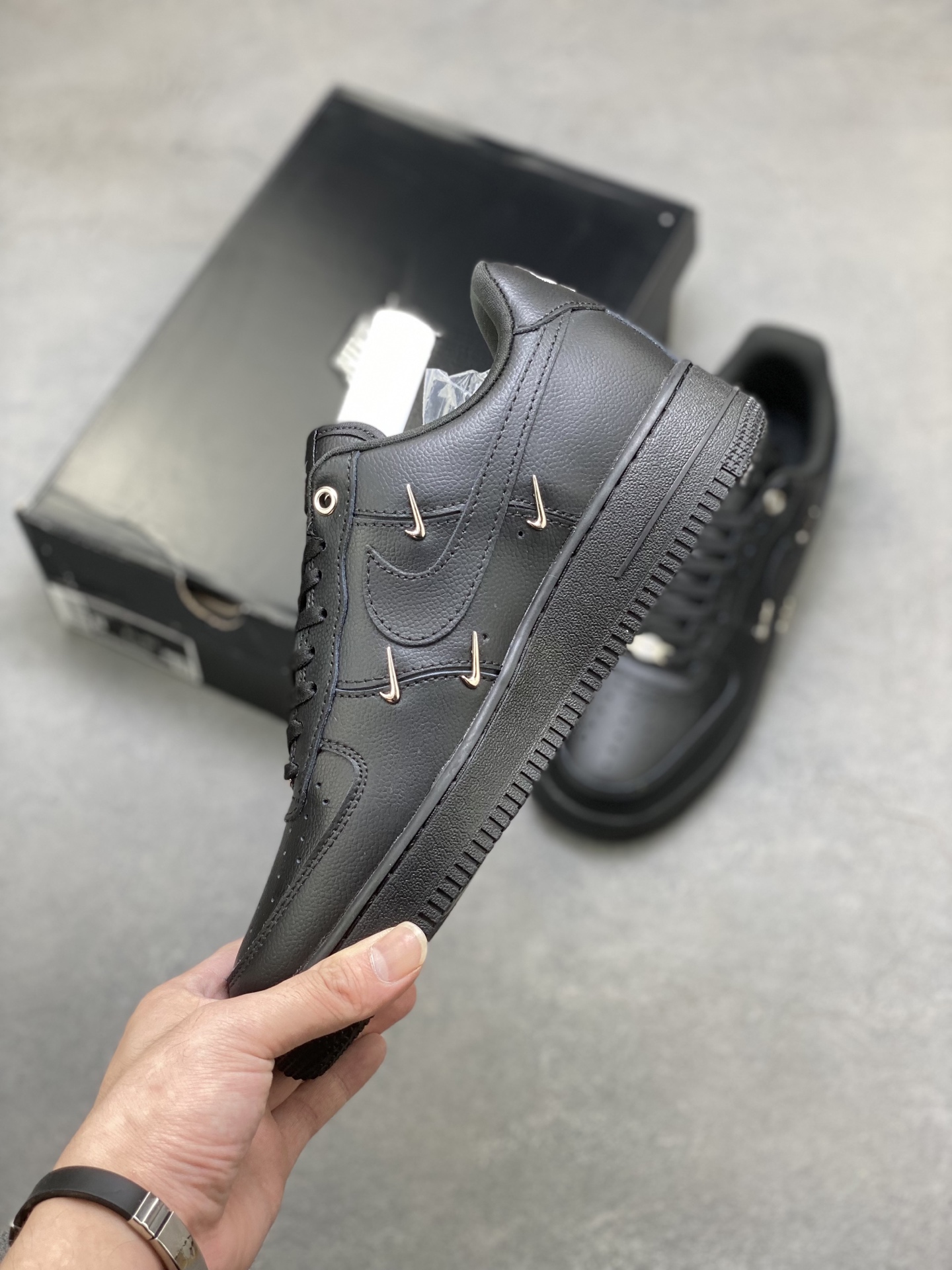 Nike Air Force 1 '07 Low Black with Metal Accents - Limited Edition 4 i1753114302695 1130 0 2