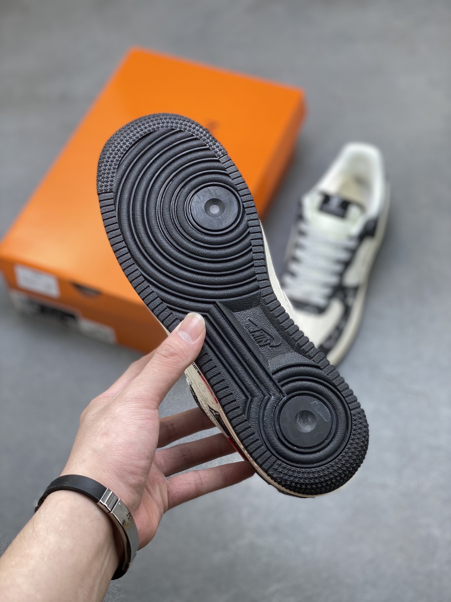 Nike Air Force 1 '07 Low Louis Vuitton Supreme Limited Edition Sneakers 7 i1753286621372 7087 0 5