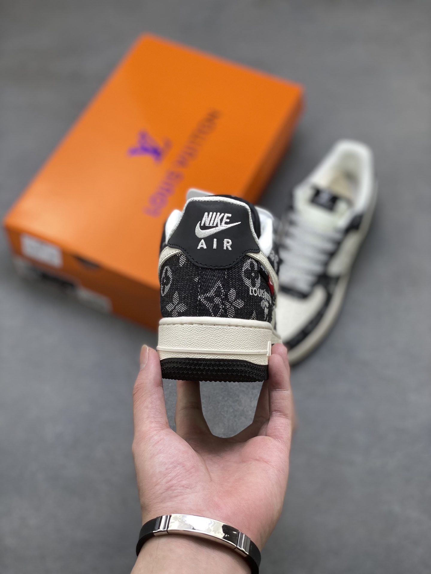 Nike Air Force 1 '07 Low Louis Vuitton Supreme Limited Edition Sneakers 5 i1753286625793 7205 0 3