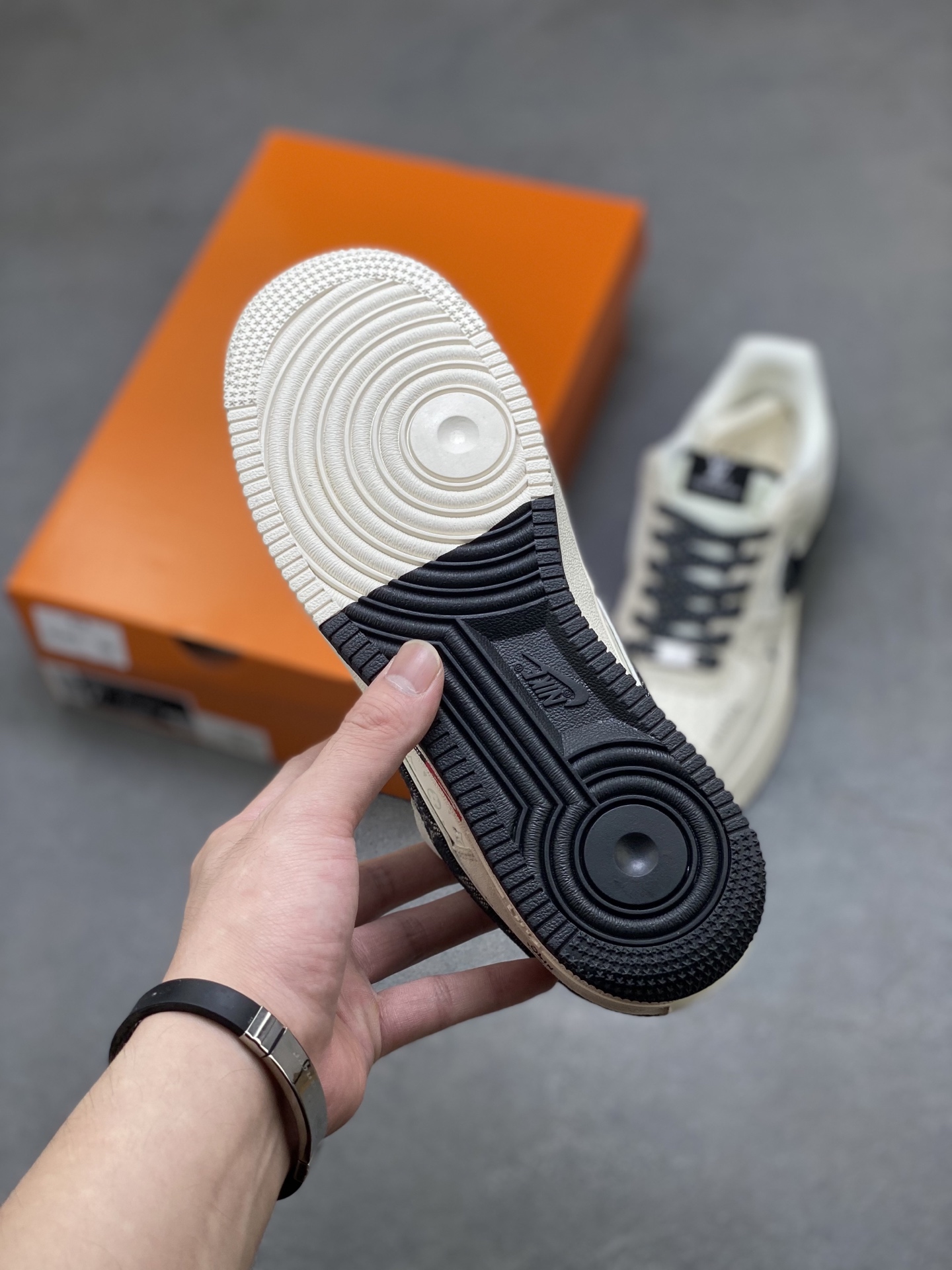 Nike Air Force 1 '07 Low Louis Vuitton Custom Sneakers Limited Edition 7 i1754064373950 7980 0 5