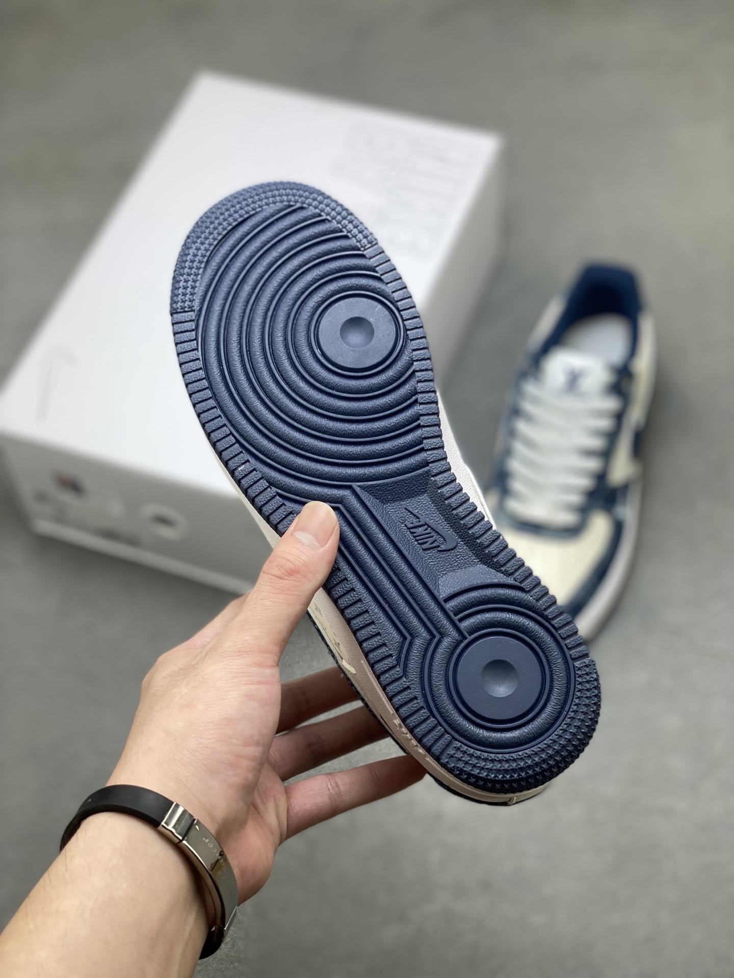 Nike Air Force 1 '07 Low Louis Vuitton Custom Sneakers - Limited Edition 7 i1754064413373 9425 0 5