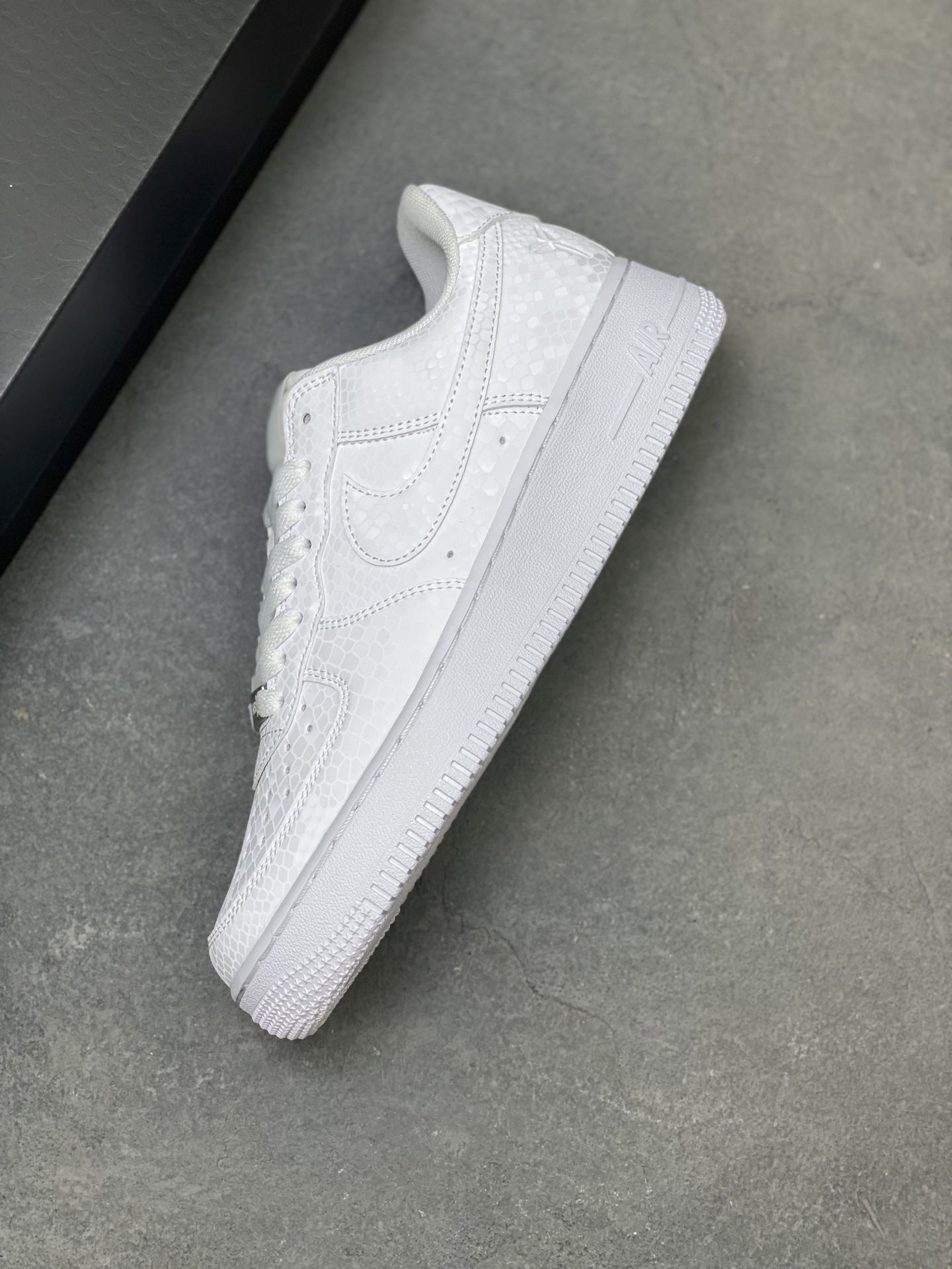 Nike Air Force 1 '07 Low White Leather Sneakers - Limited Edition 8 i1754236999504 3274 0 6