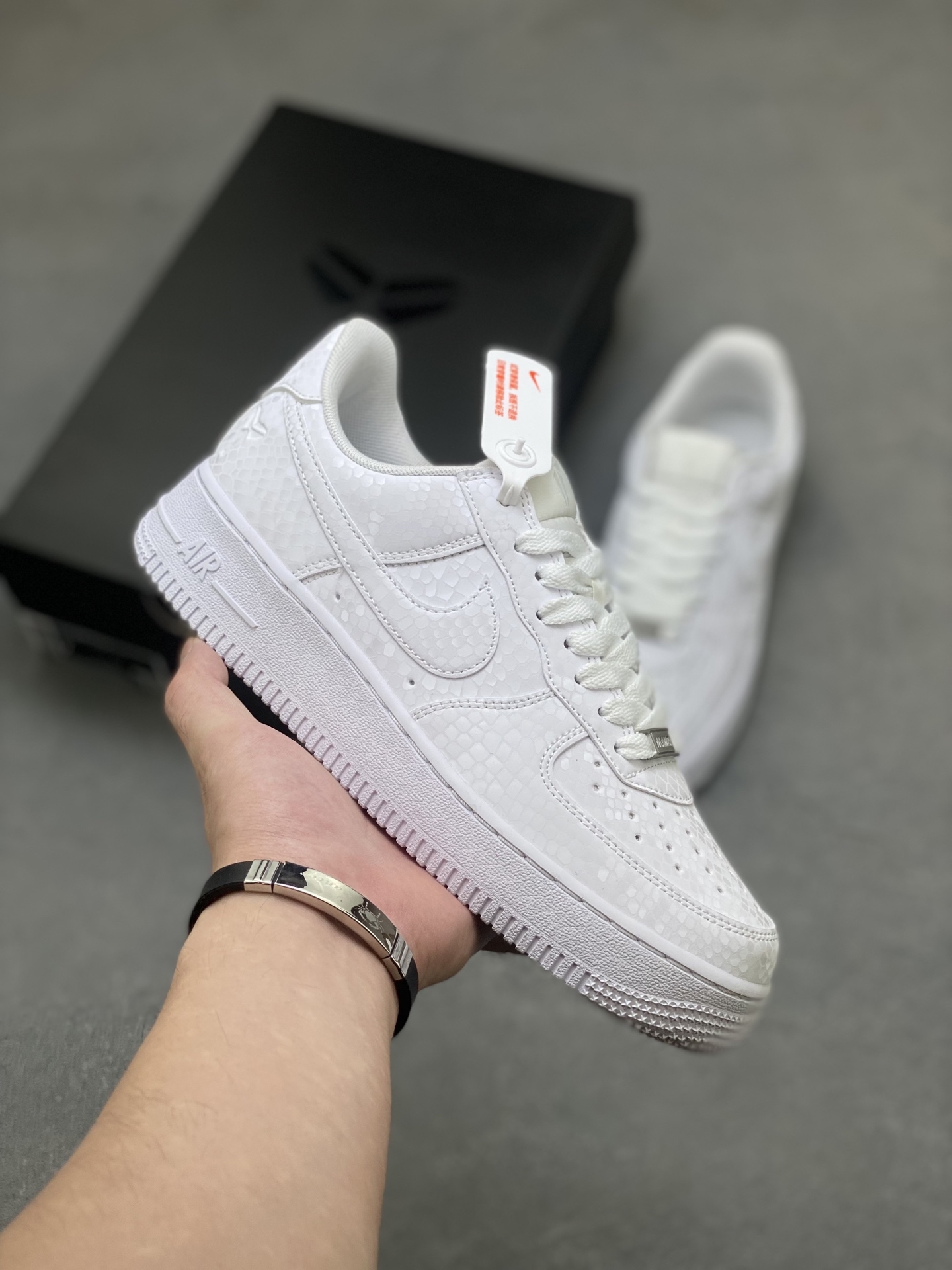 Nike Air Force 1 '07 Low White Leather Sneakers - Limited Edition 2 i1754236999555 3219 0 0