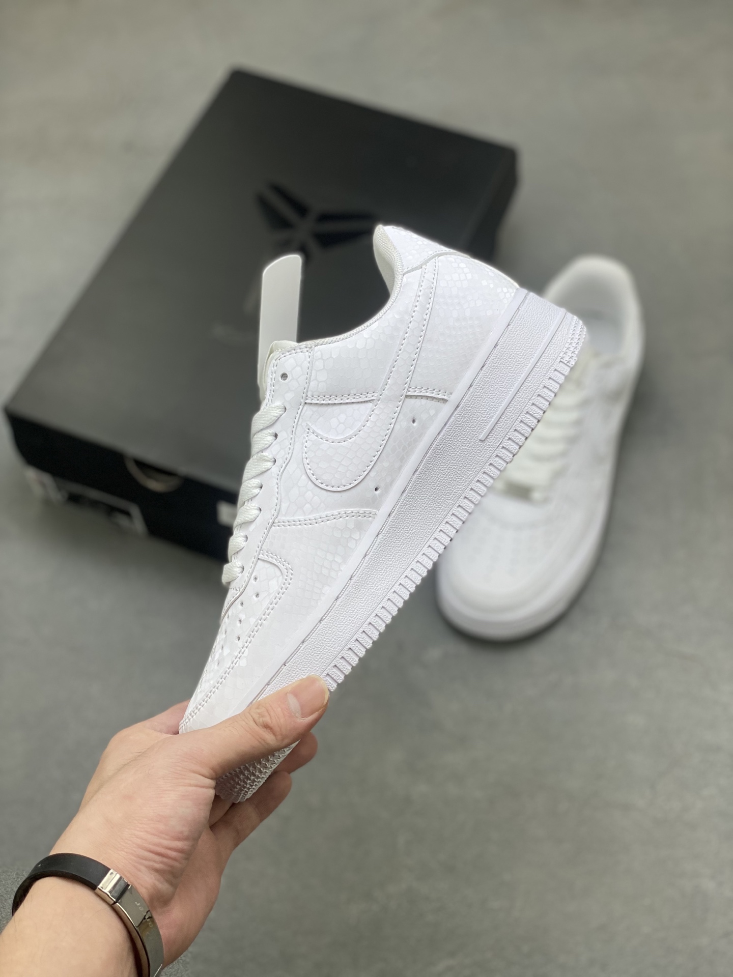 Nike Air Force 1 '07 Low White Leather Sneakers - Limited Edition 4 i1754236999915 9224 0 2