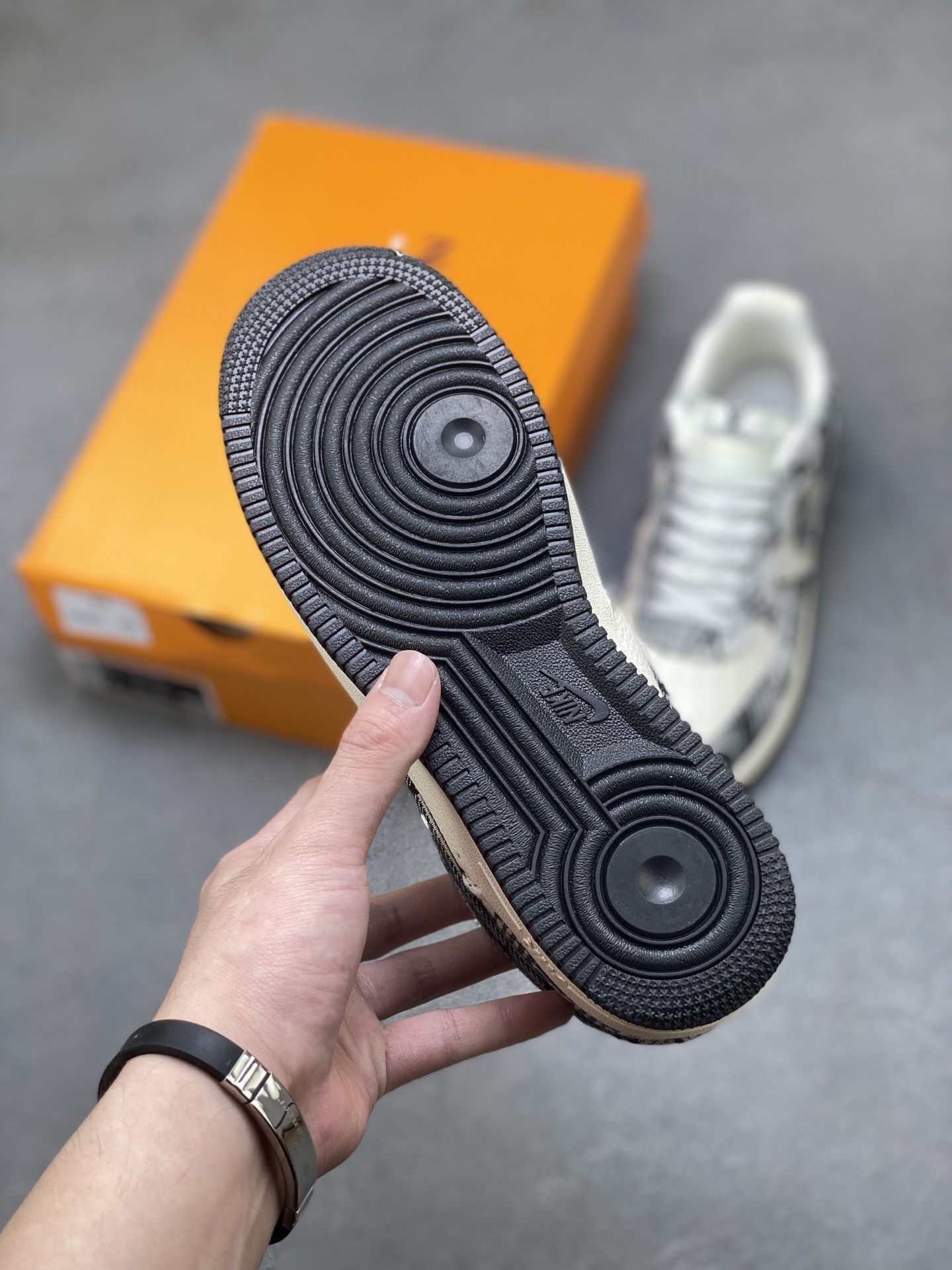 Nike Air Force 1 '07 Low Louis Vuitton Custom Sneakers - Limited Edition 7 i1756051426402 8258 0 5