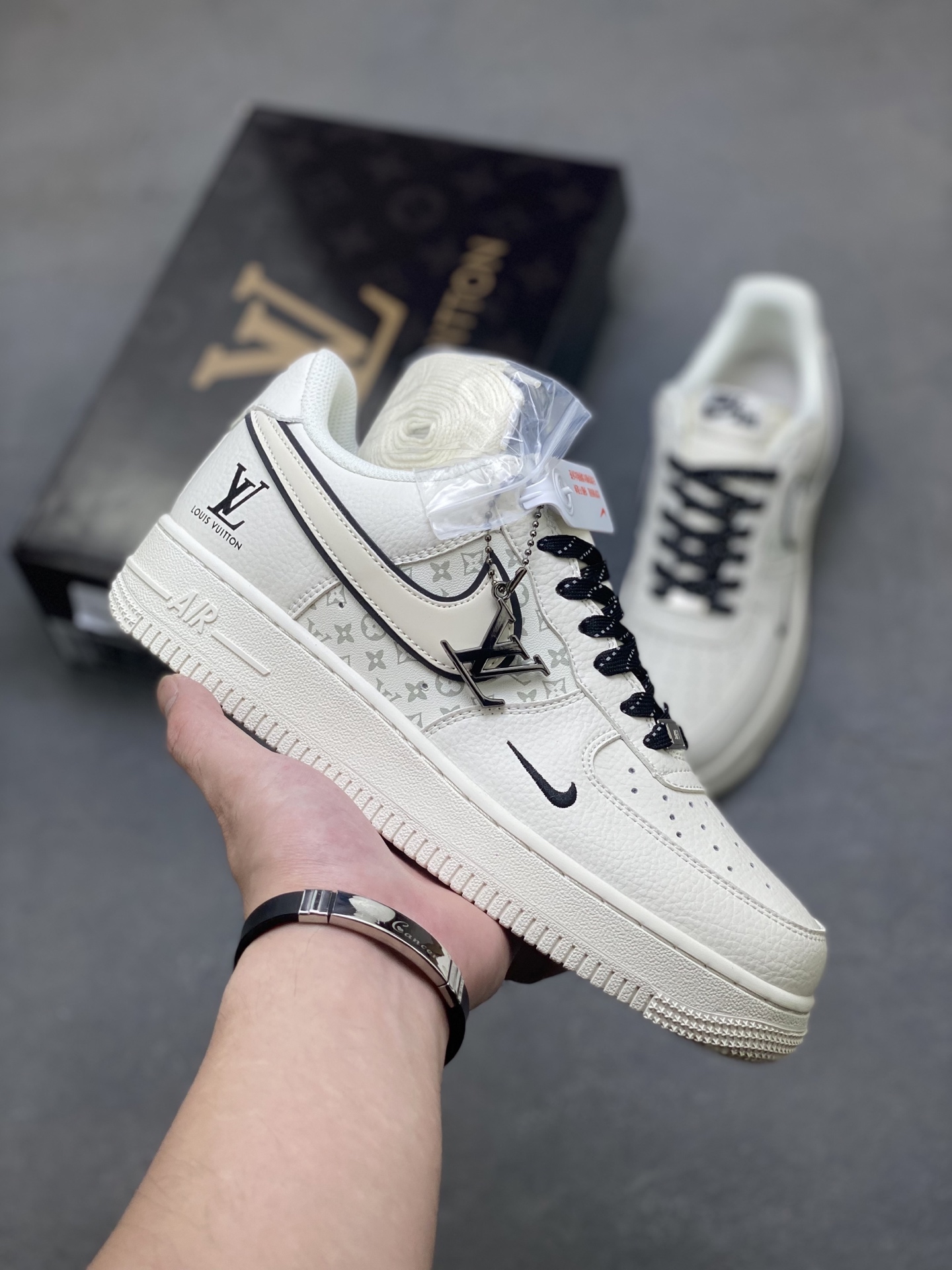 Nike Air Force 1 '07 Low Louis Vuitton Custom Sneakers Limited Edition 2 i1756915749745 4009 0 0