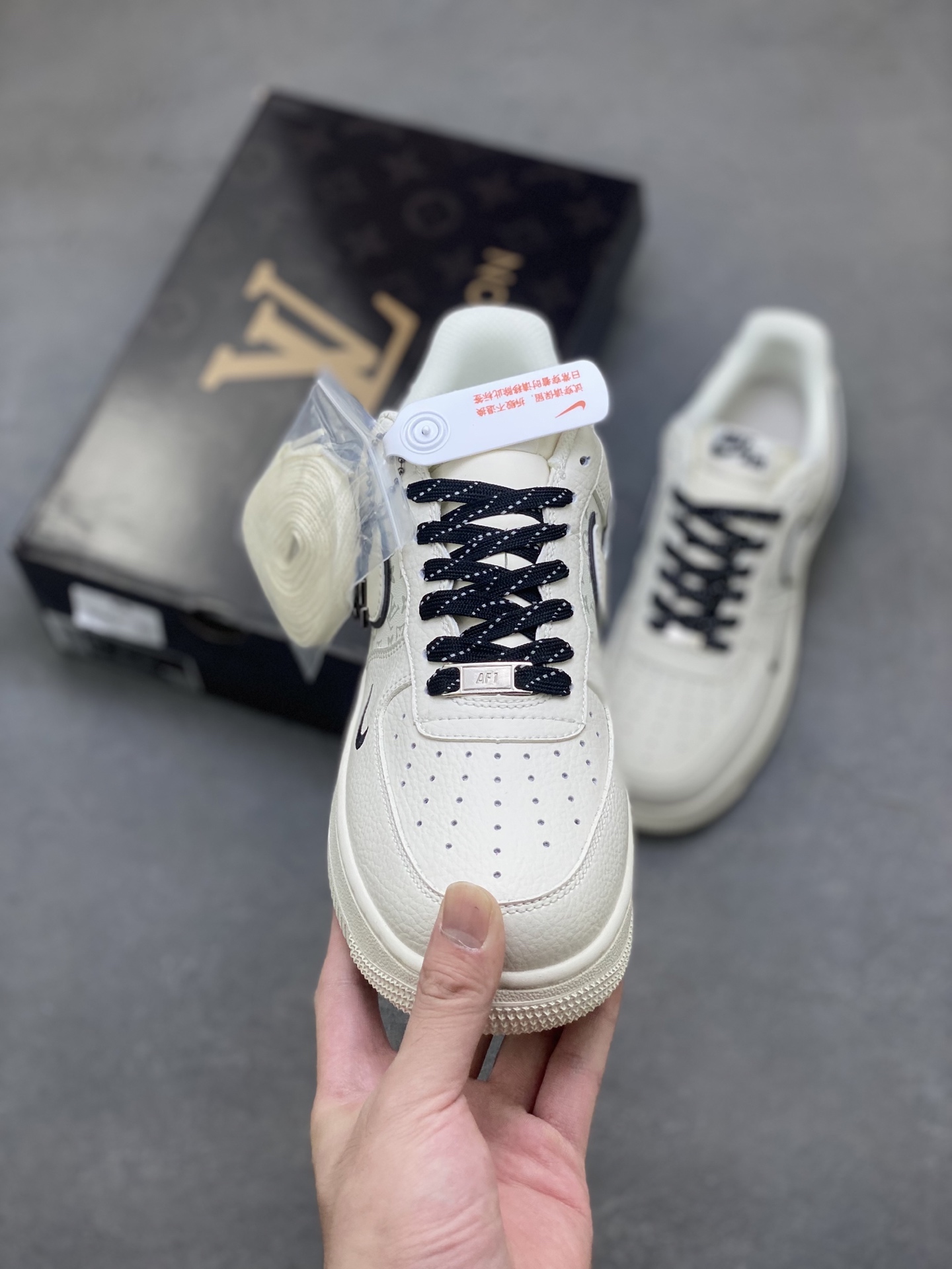 Nike Air Force 1 '07 Low Louis Vuitton Custom Sneakers Limited Edition 3 i1756915753670 8608 0 1