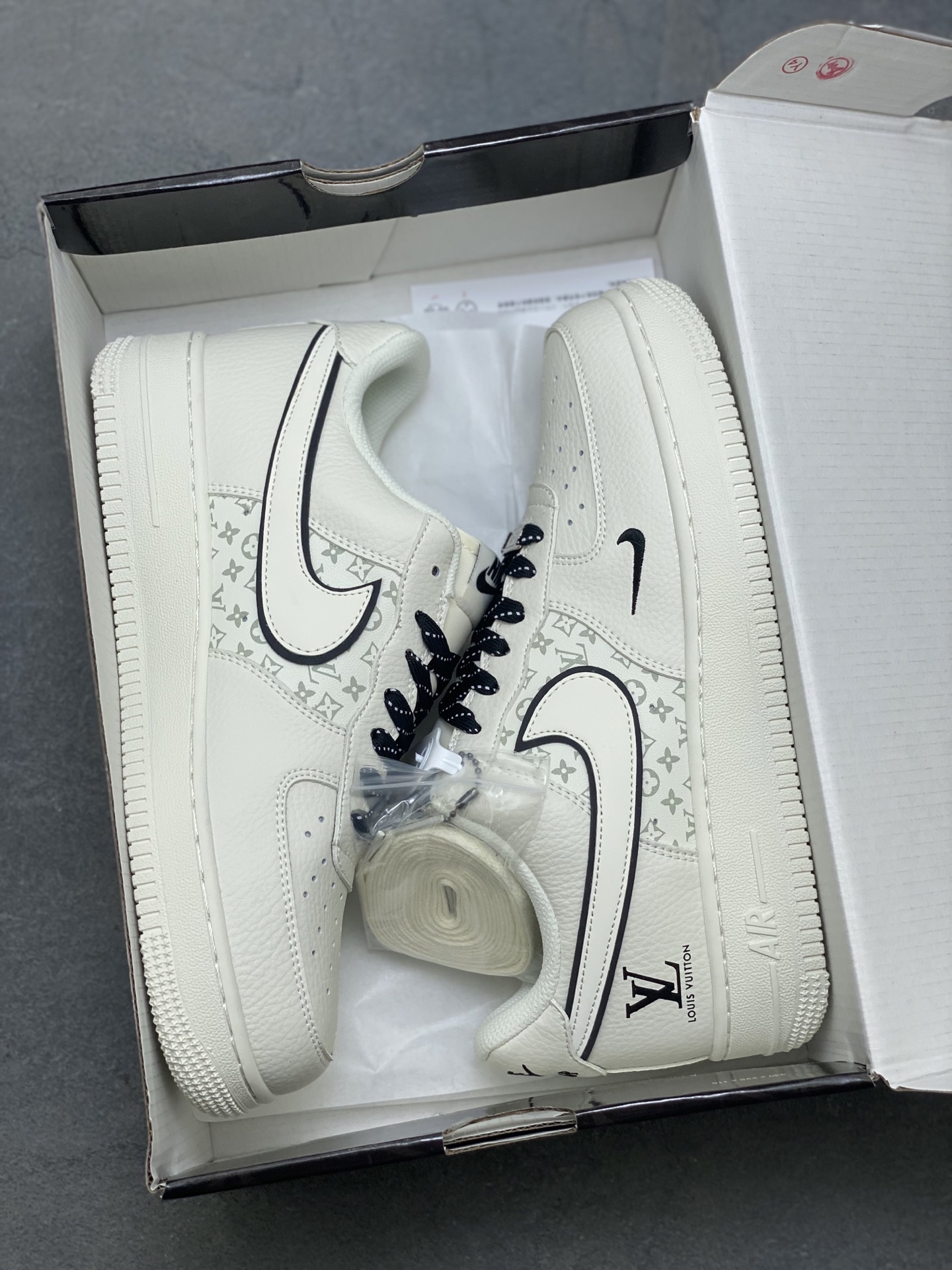 Nike Air Force 1 '07 Low Louis Vuitton Custom Sneakers Limited Edition 10 i1756915754360 1652 0 8