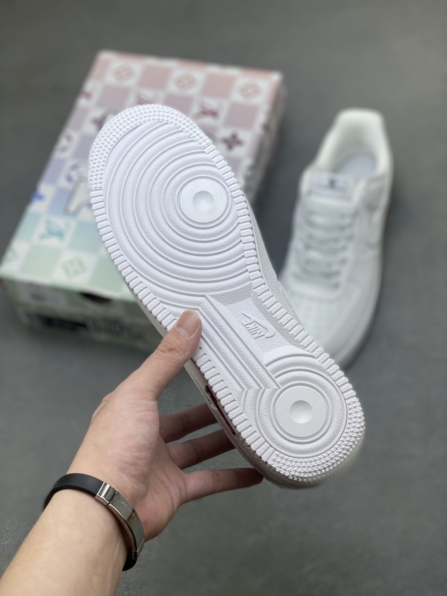 Nike Air Force 1 '07 Low White Leather Sneakers with Monogram - Limited Edition 7 i1757174440481 1065 0 5